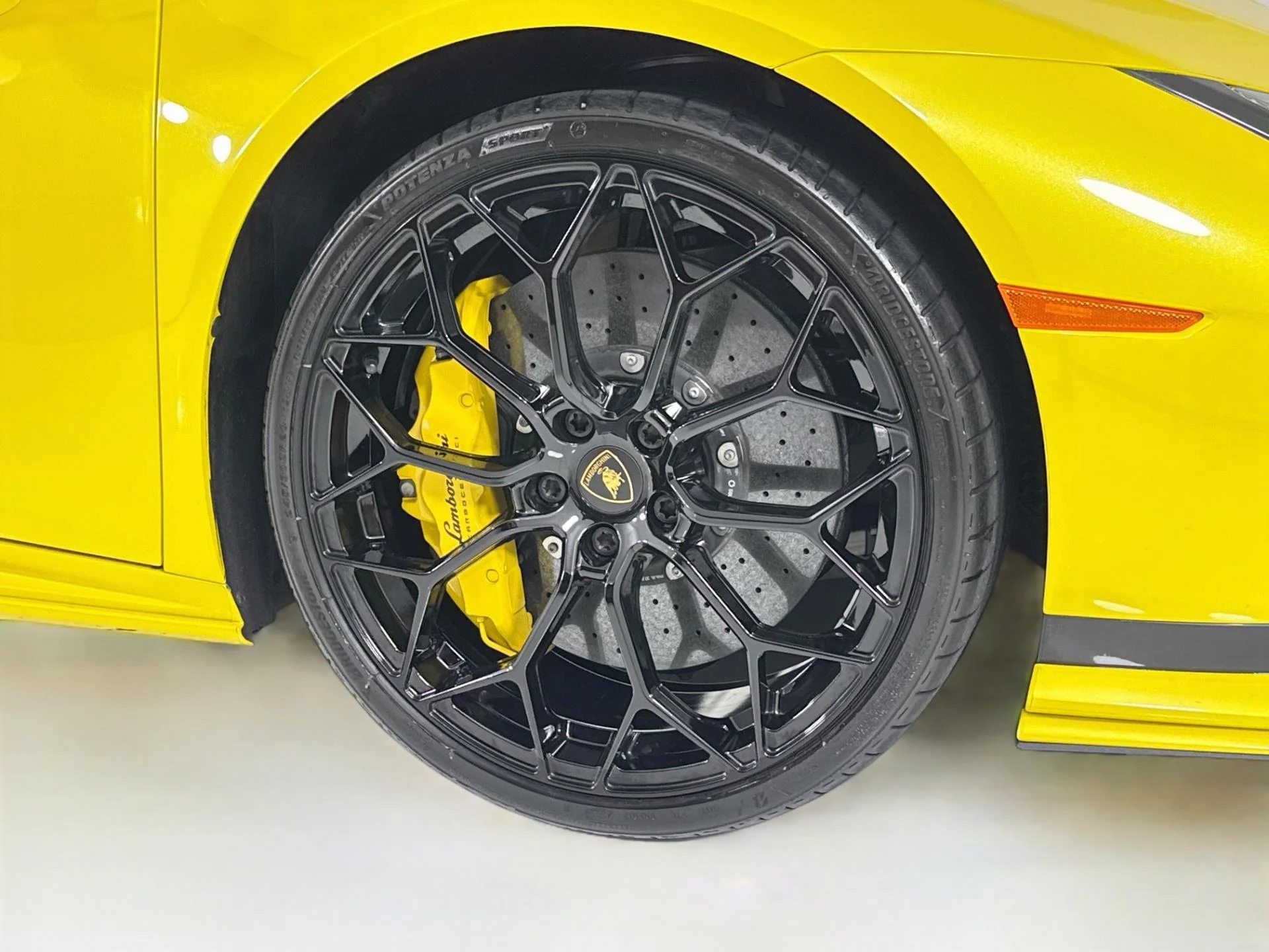 mph083_4148901859_Used_2023_Lamborghini_Huracan_Tecnica_1793401559_ee542c0800