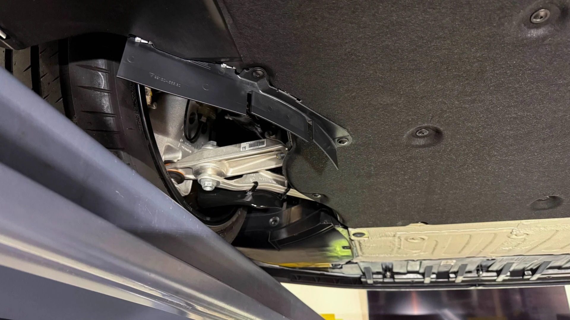 mph083_4172192059_Used_2018_Porsche_911_GT_2_RS_1762388139_be7d8420f0