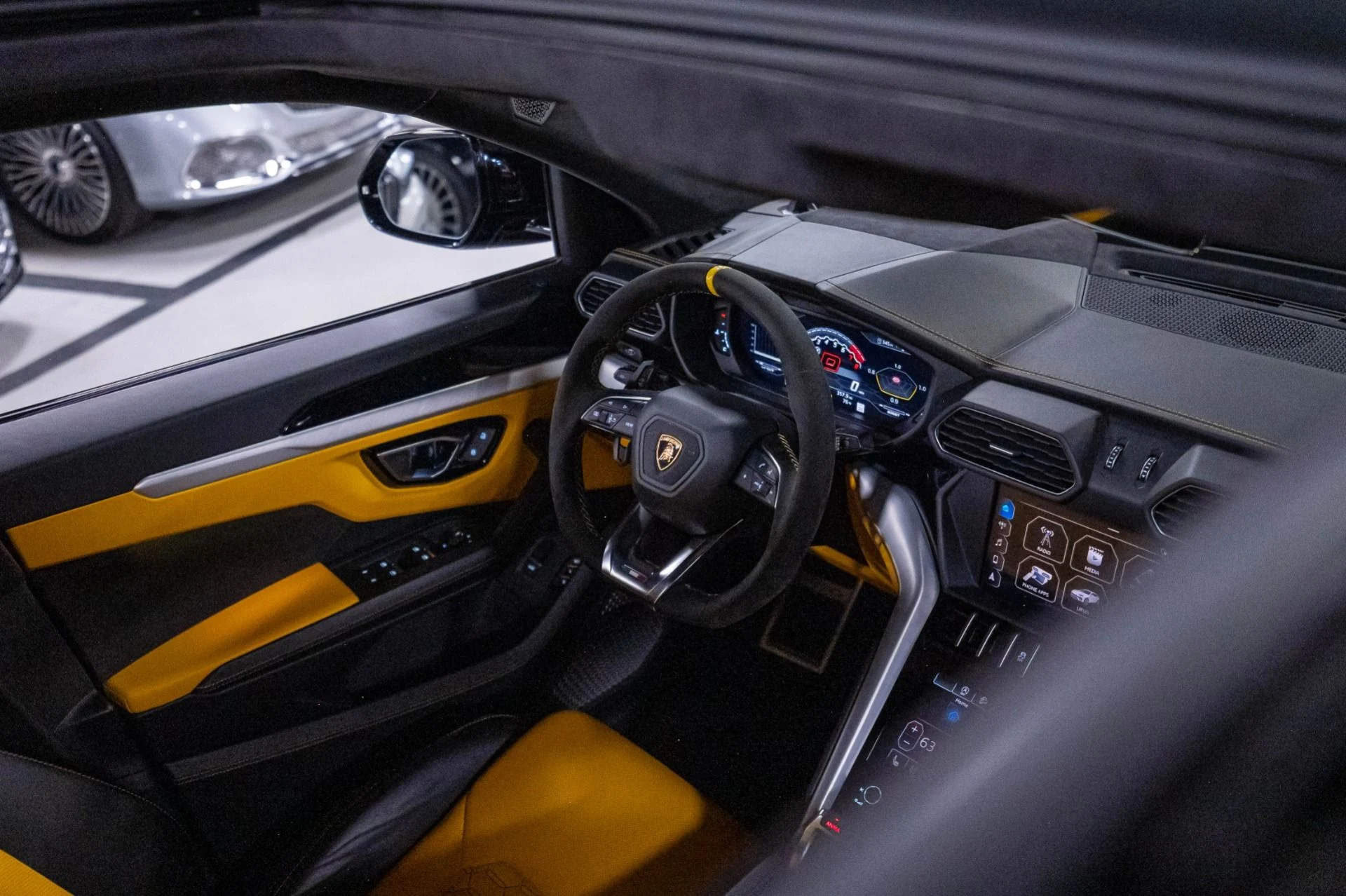 mph083_4279872092_Used_2019_Lamborghini_Urus_1786985122_509beef2b0