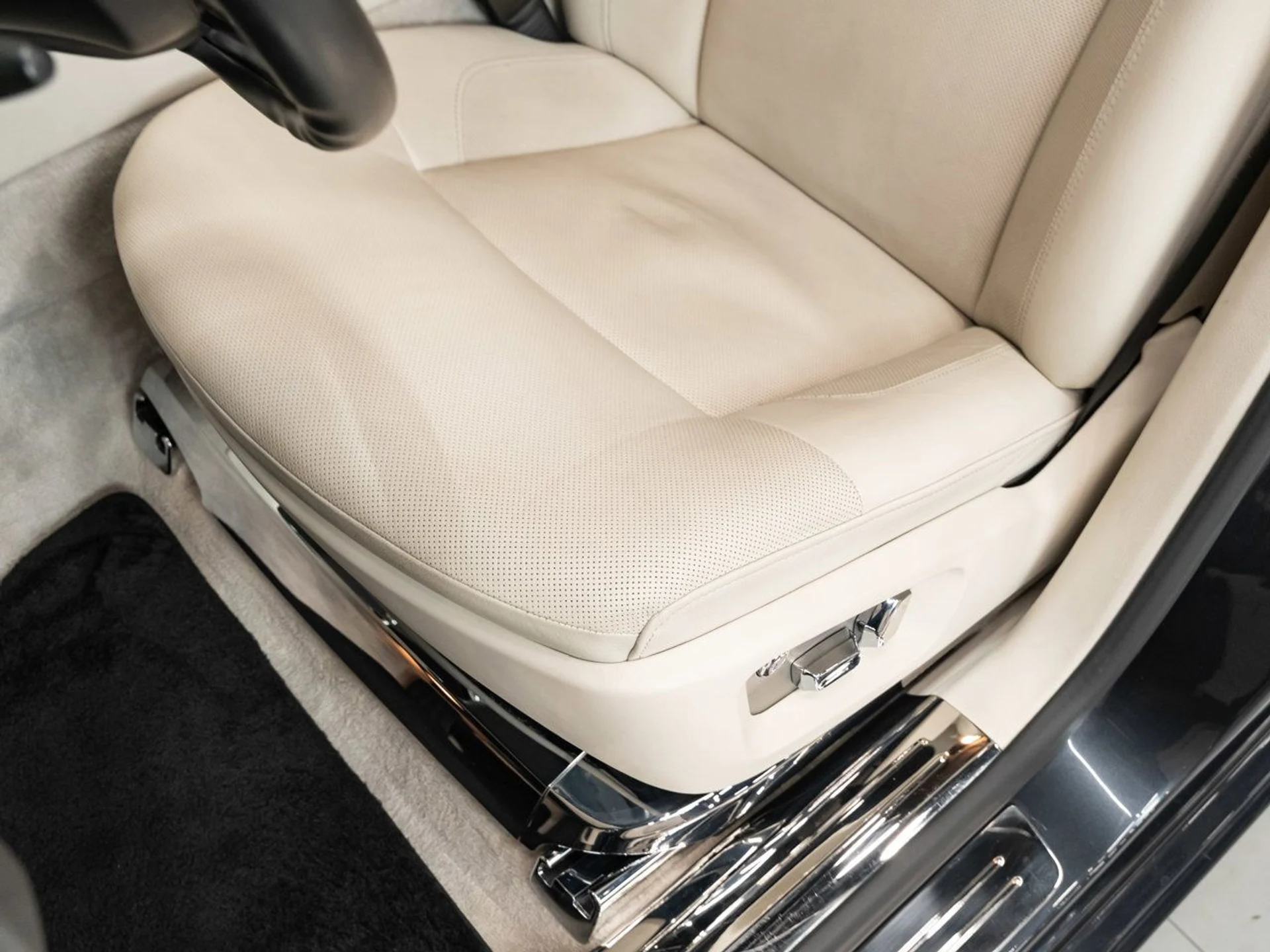 mph083_436010204_rolls_royce_ghost_2012_a77021e249