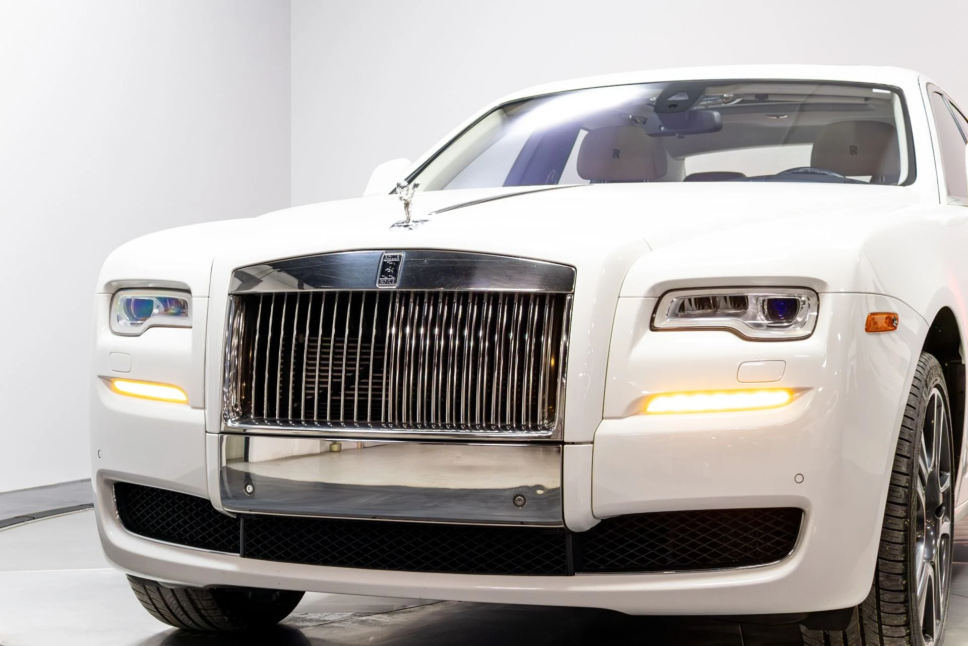 mph083_473108125_Used_2017_Rolls_Royce_Ghost_1774888920_9baccb9f9e