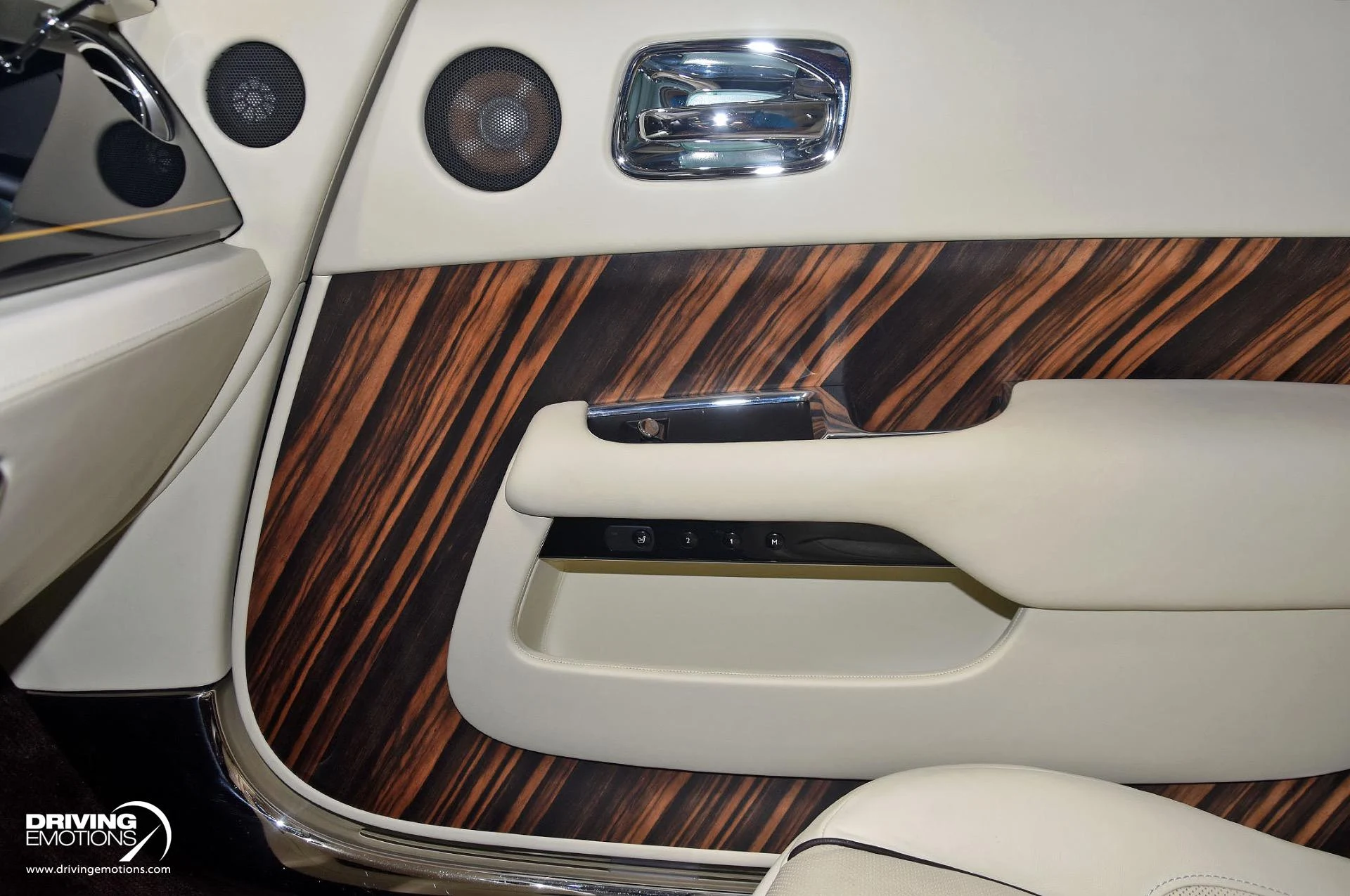 mph083_539383378_883_p84_l_3aa36d6473