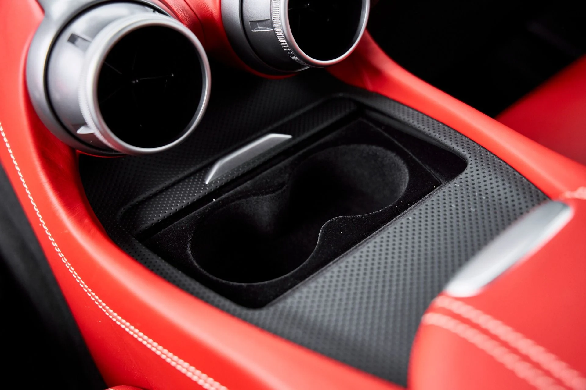 mph083_686186506_Used_2020_Ferrari_GTC_4_Lusso_T_1766786023_d8fea9d240