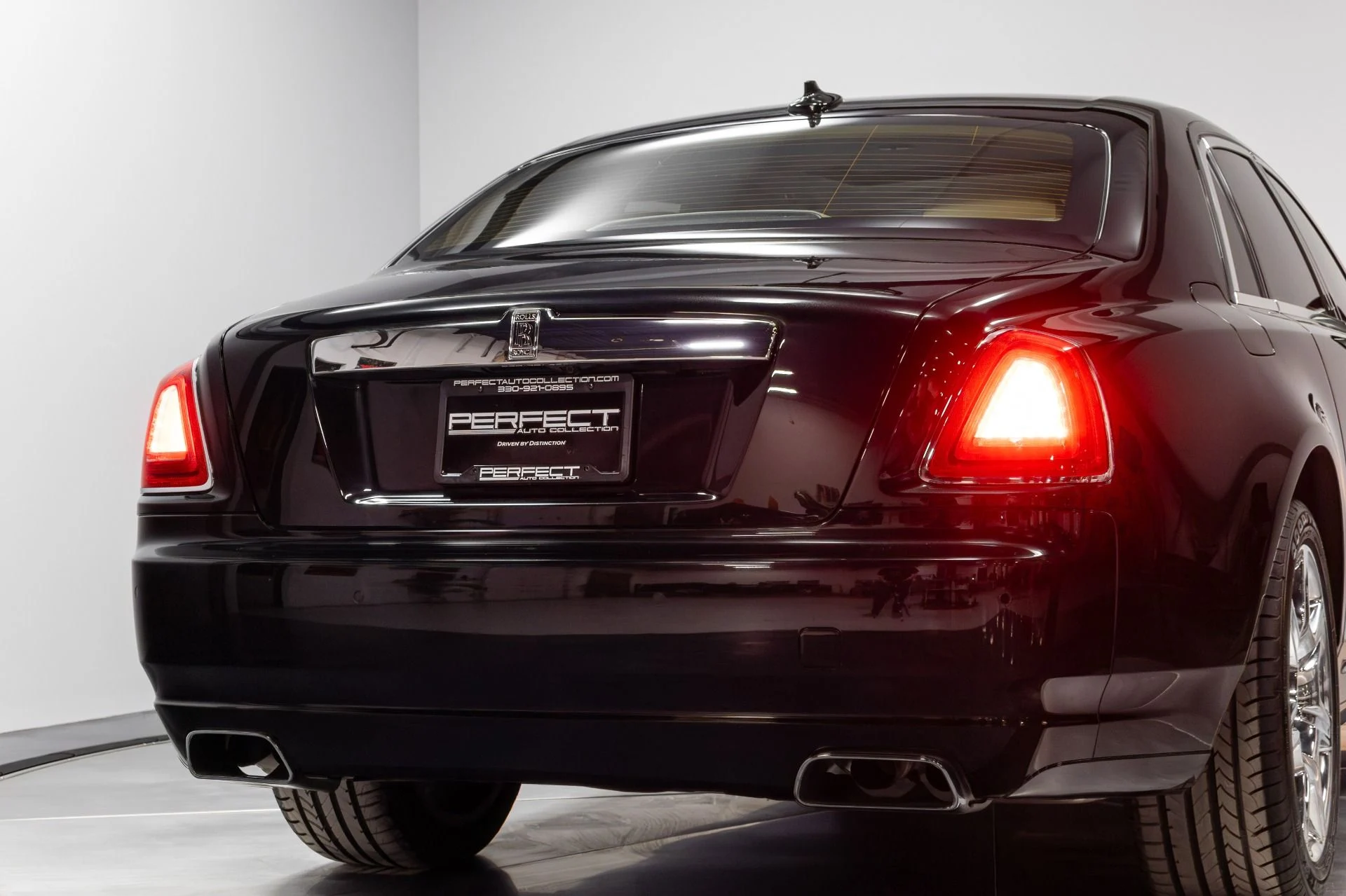 mph083_692371168_Used_2011_Rolls_Royce_Ghost_1771348774_1ef7091880