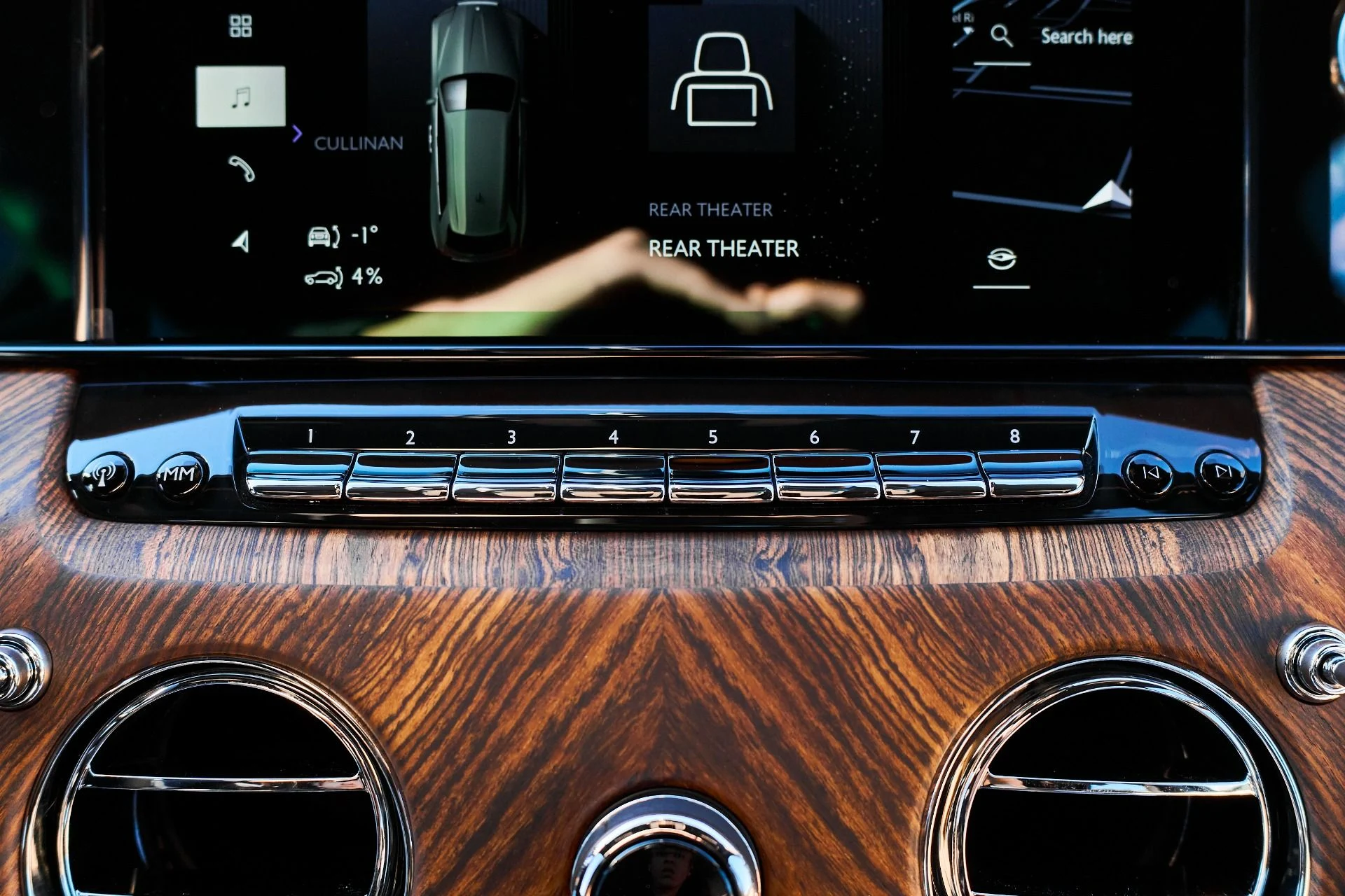 mph083_996546909_Used_2025_Rolls_Royce_Cullinan_Base_1766020528_b7571d99f4