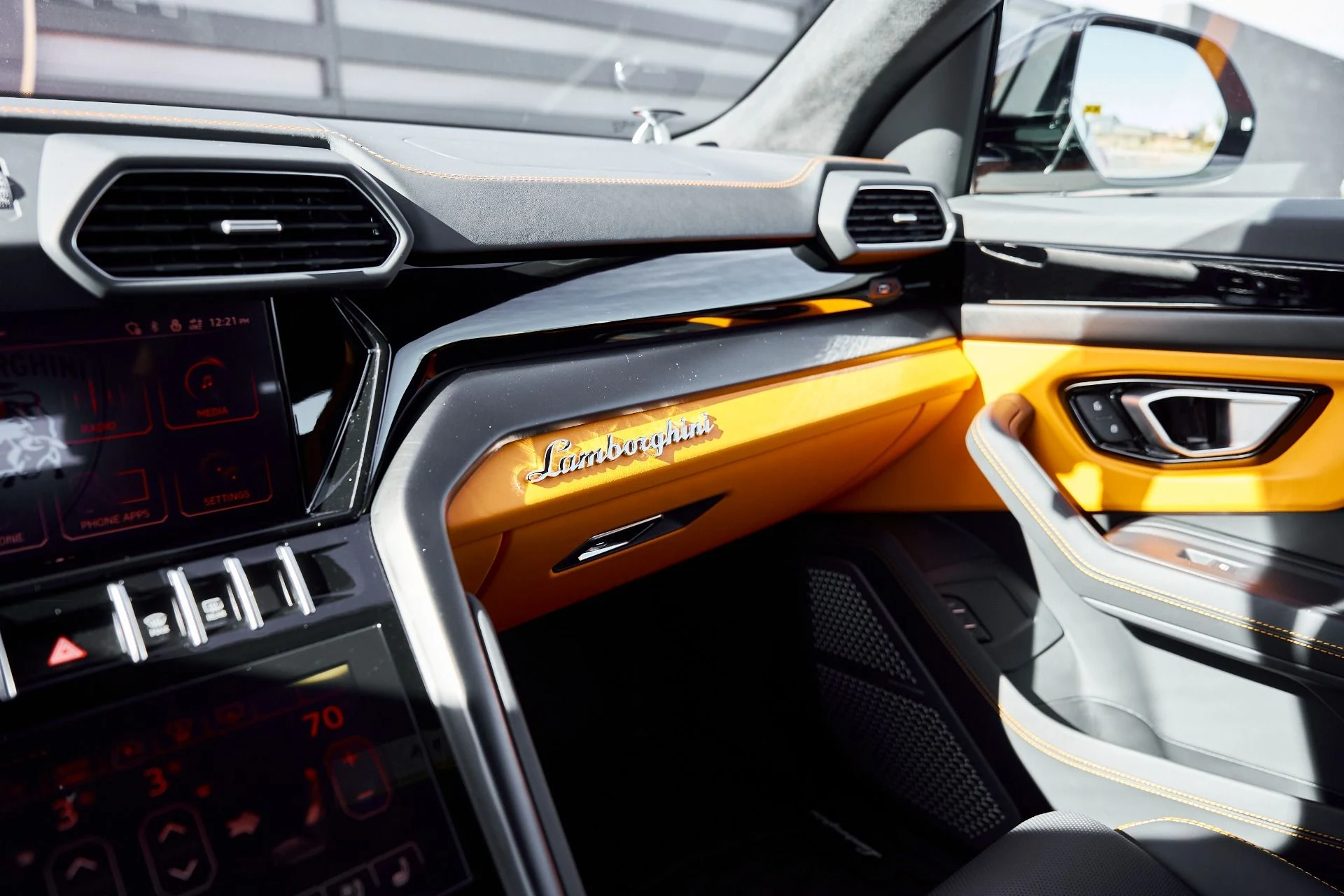 mph084_1154456953_Used_2024_Lamborghini_Urus_S_1768962016_95d1b6bc36