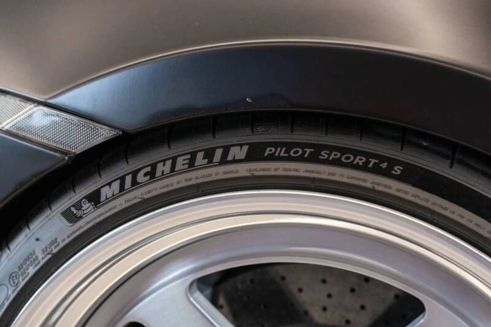 mph084_117246673_2017_mclaren_570gt_base_2dr_coupe_0e231536ed