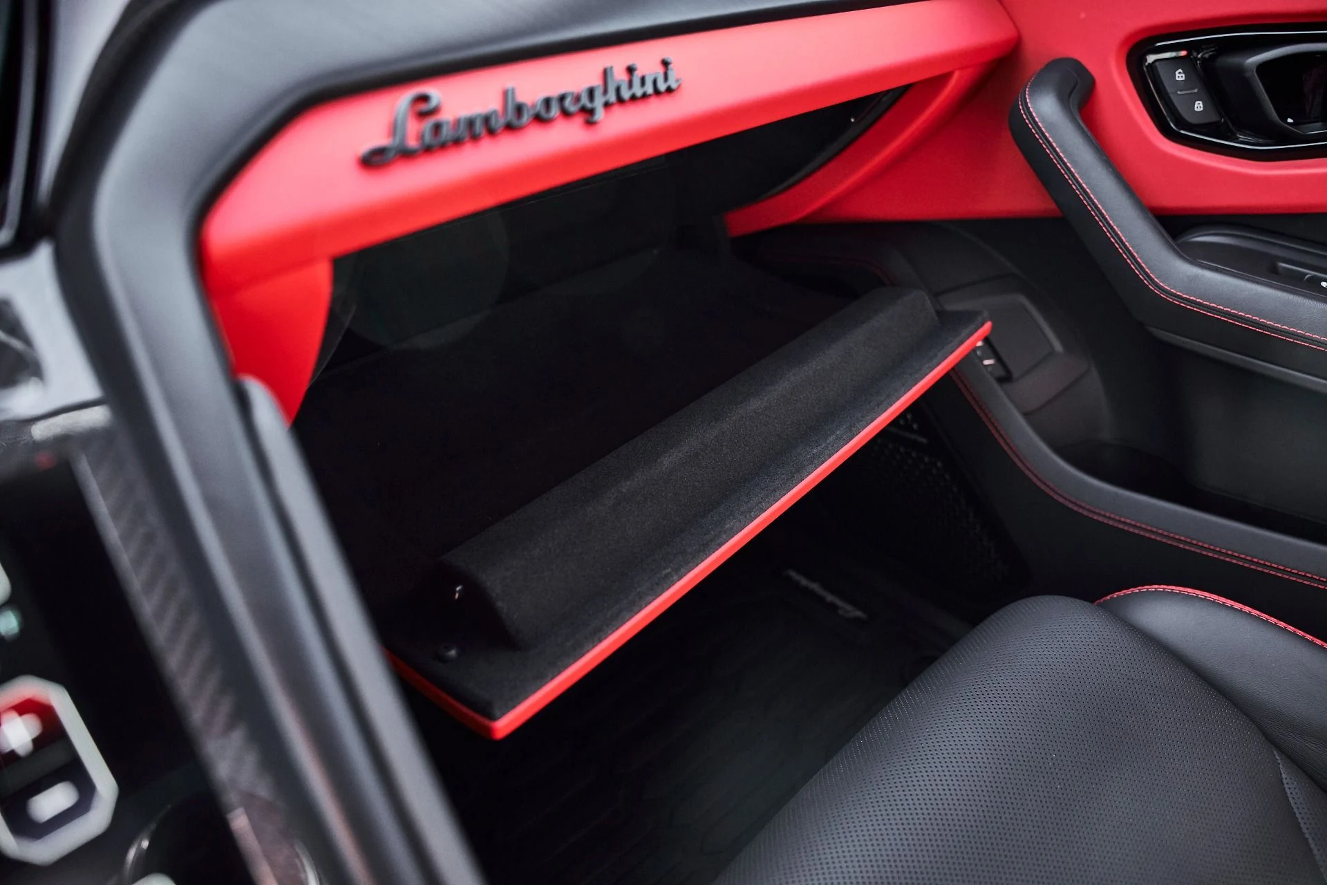 mph084_1175725640_Used_2024_Lamborghini_Urus_S_1779209146_e402107b36