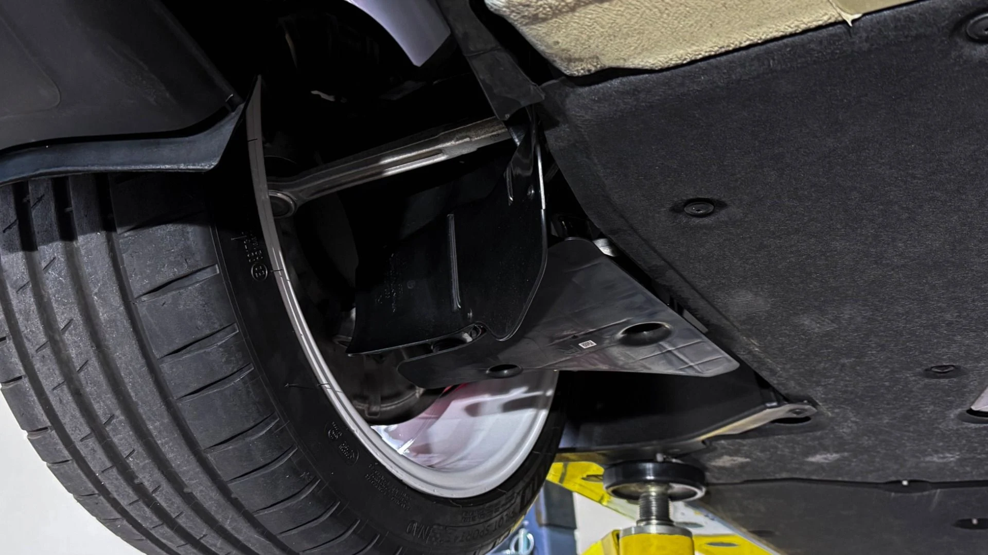 mph084_1301641368_Used_2023_Porsche_911_Targa_4_GTS_1762299534_c3f85b8b56