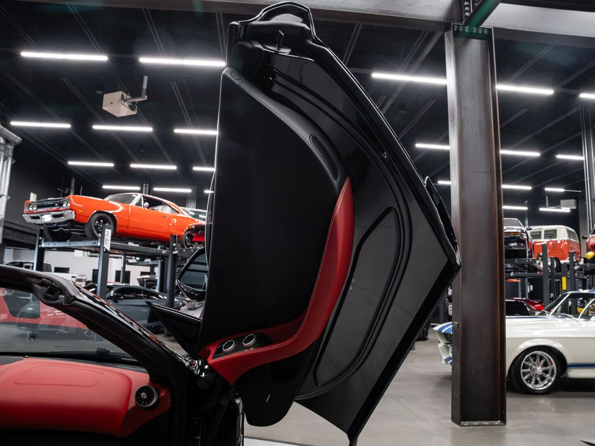 mph084_1393975516_mclaren_650s_2015_c9b07b882a