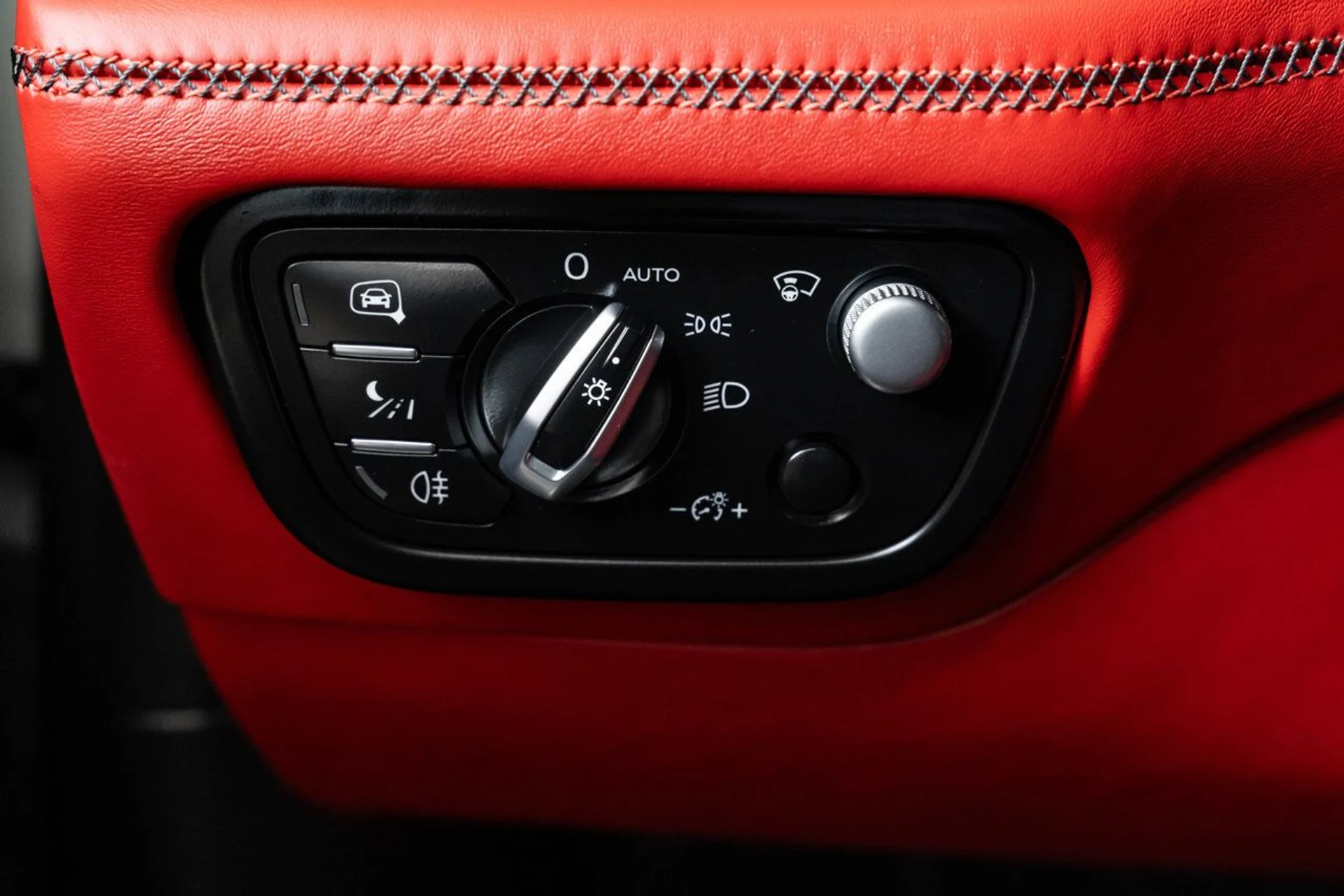 mph084_162339146_bentley_bentayga_2019_6095d7f160