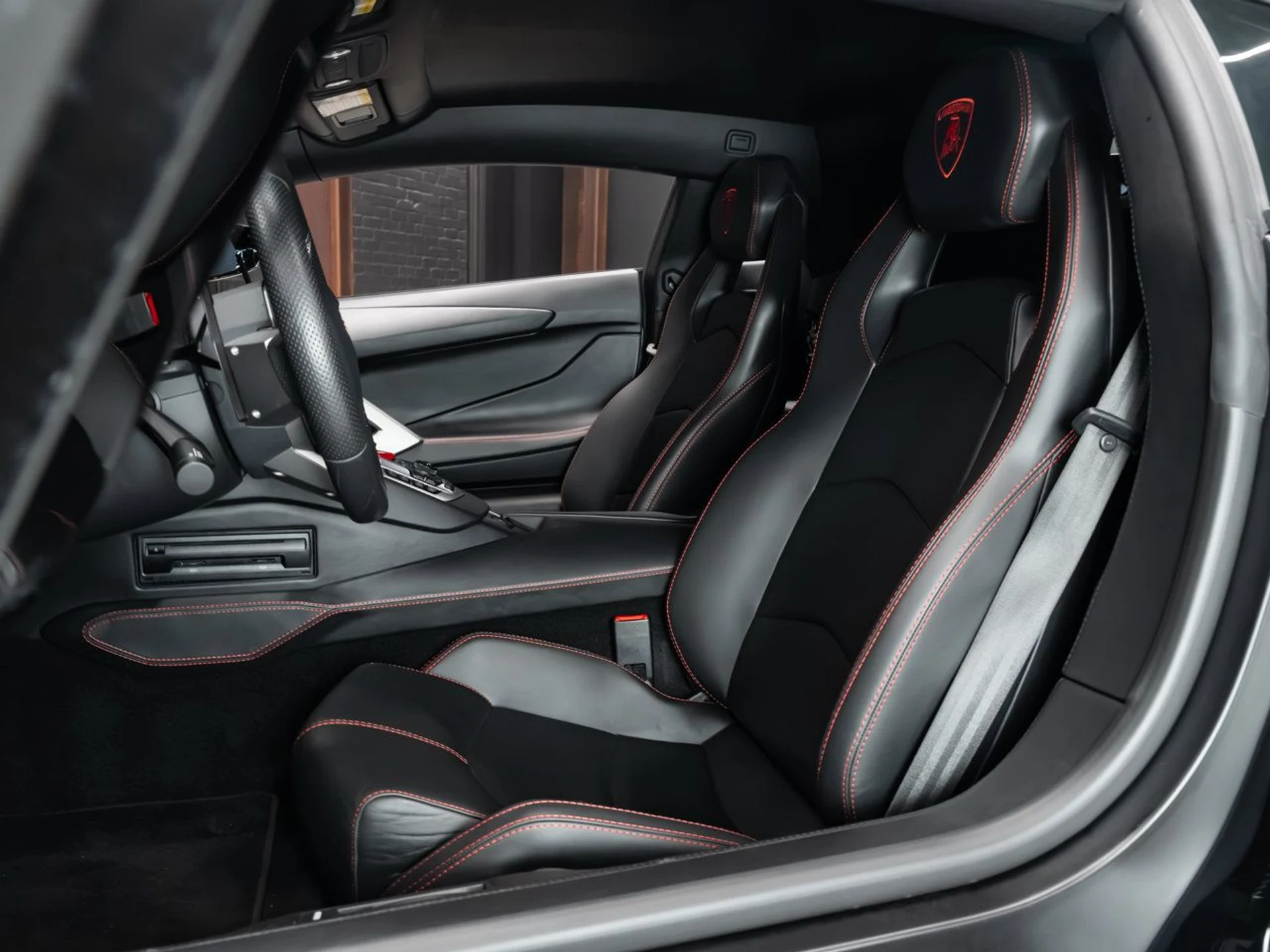mph084_1693402894_lamborghini_aventador_2017_0a1ace1fc3