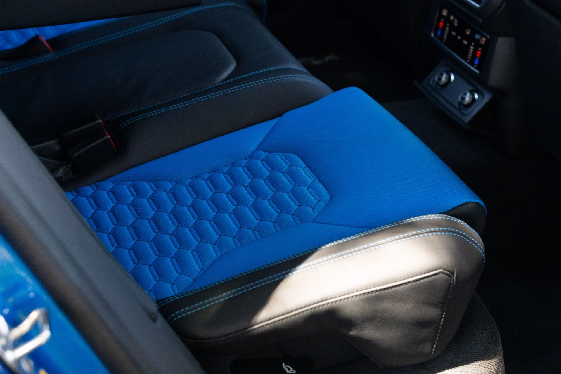 mph084_1743494082_Used_2019_Lamborghini_Urus_1781242066_423297cddf
