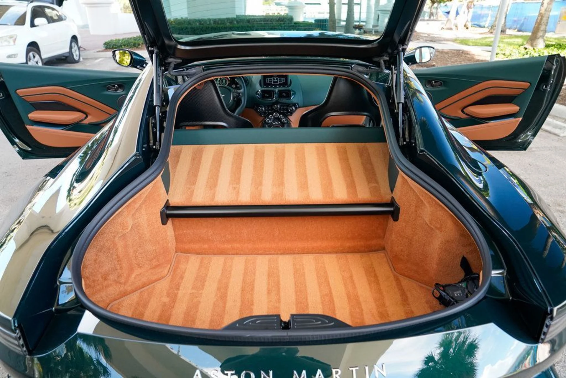 mph084_1978901249_used_2023_aston_martin_vantage_v12coupe_14354_22896697_85_1024_f3deeec7af