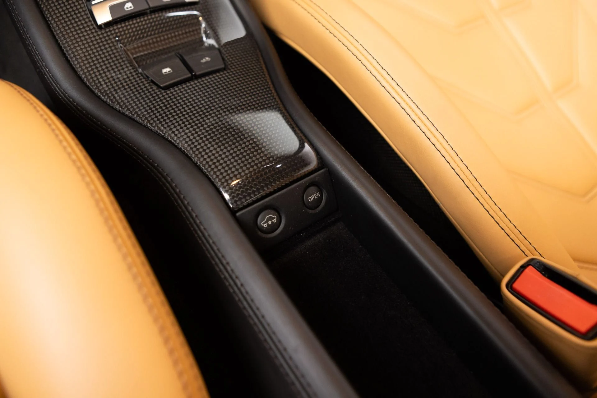 mph084_2136648657_Used_2014_Ferrari_458_Spider_1781623433_48bd2f68c1