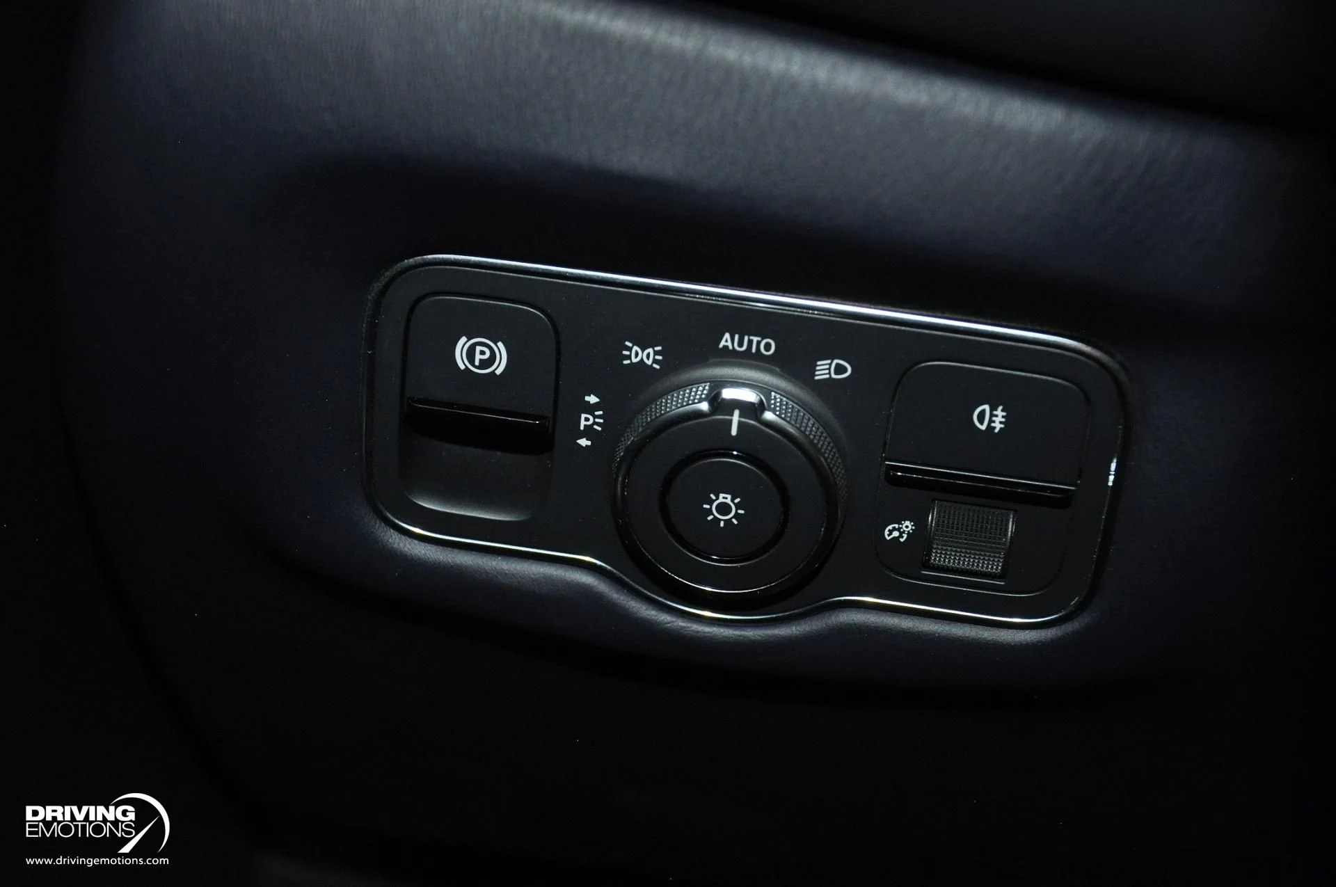 mph084_2182211030_880_p85_l_57770a6989