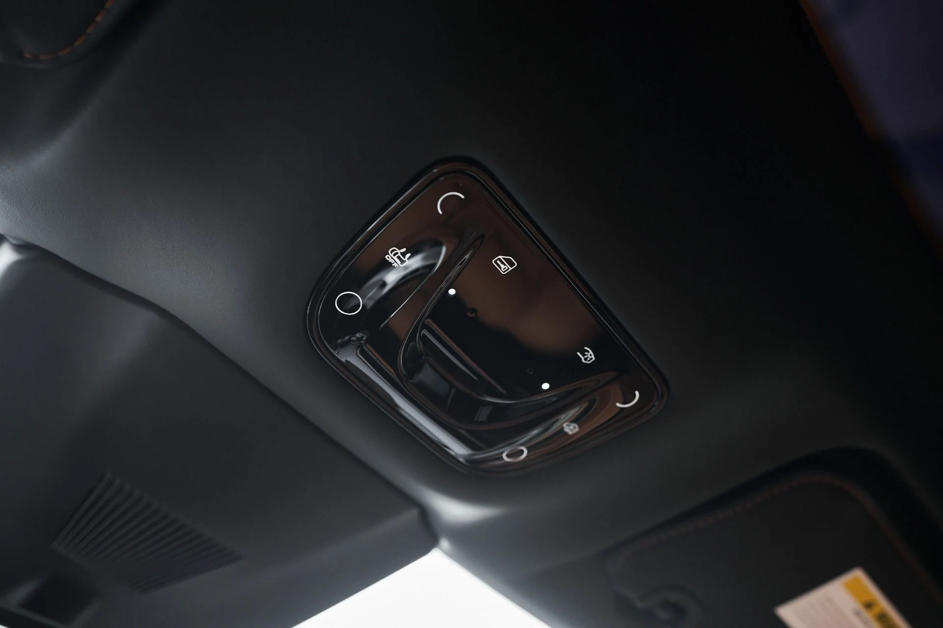 mph084_2231037812_Used_2025_Ferrari_Purosangue_1762993306_0319955b8a