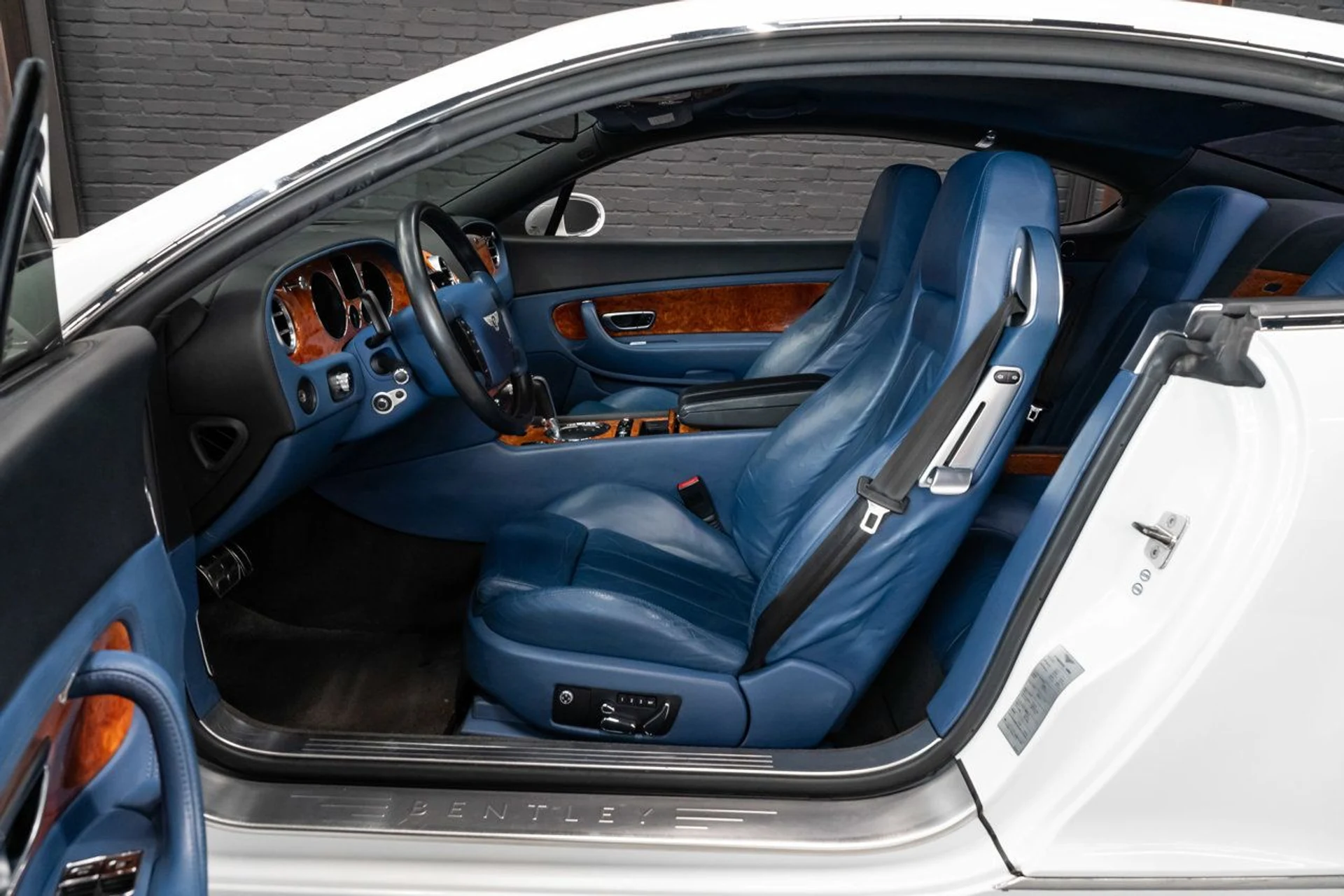 mph084_2311754989_bentley_continental_gt_2006_4f766692e9