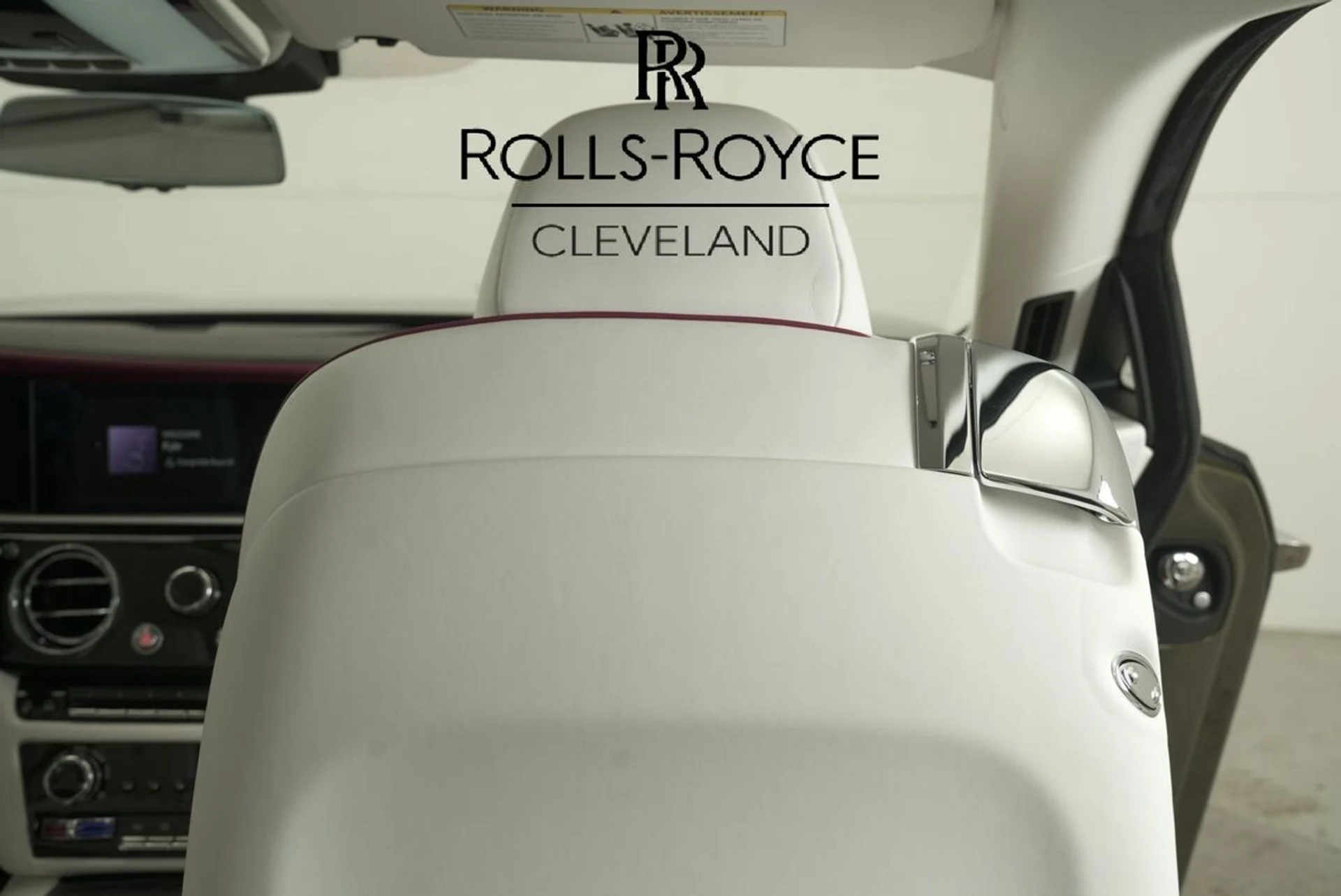 mph084_2332798247_93s2sww46f1y81savp5ybckgzjaj_83276ab826