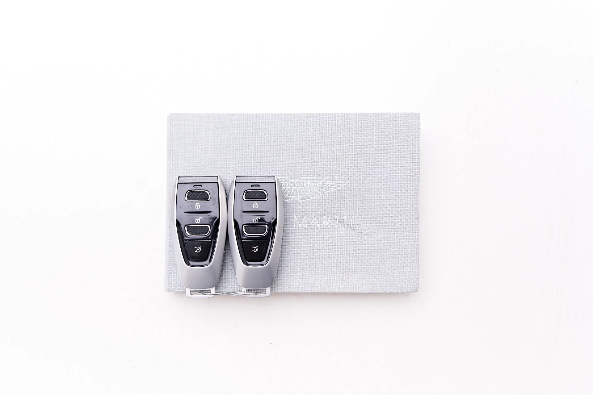 mph084_2570315809_Used_2024_Aston_Martin_DBX_707_1753235896_c99ec6bee8