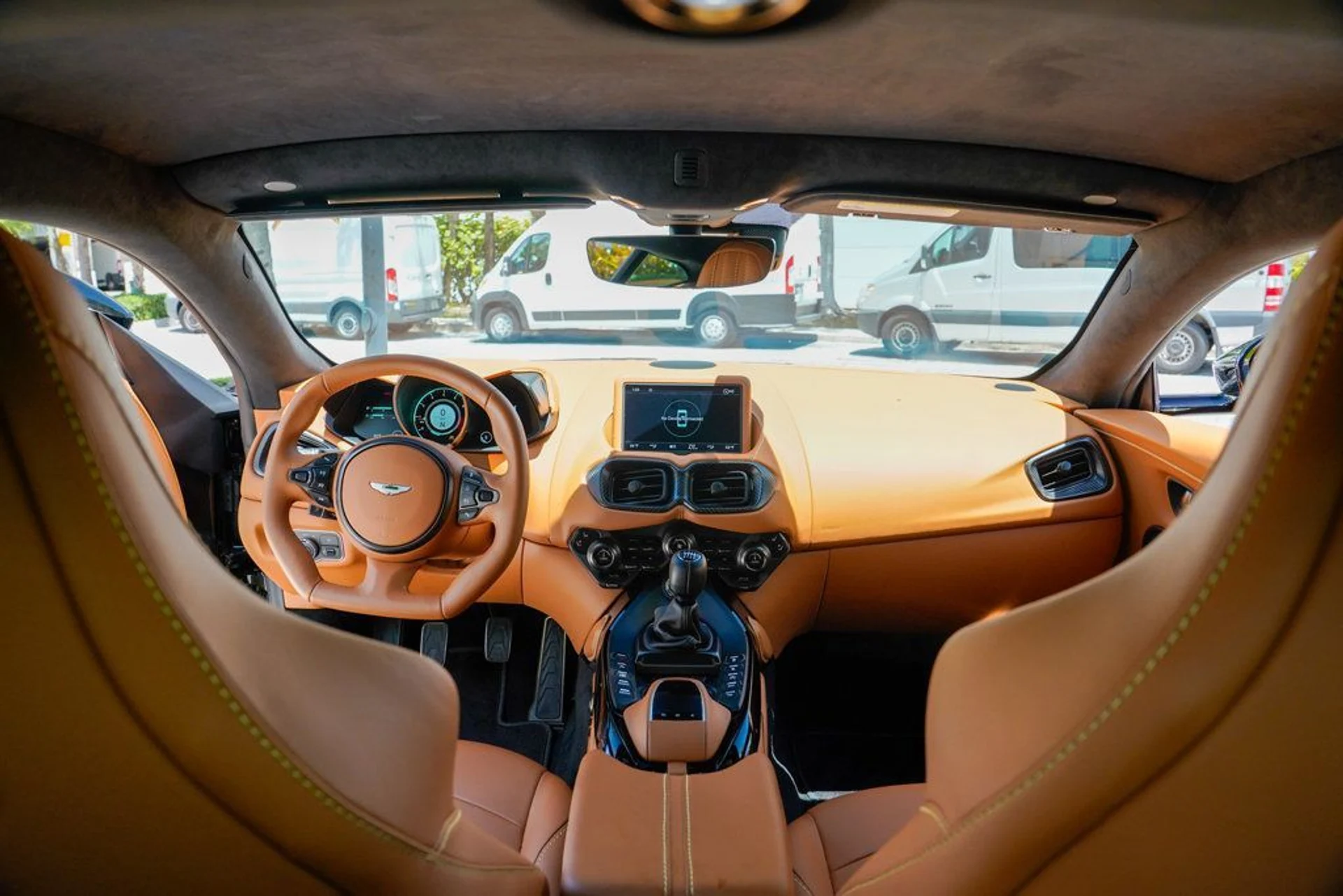 mph084_2742312312_used_2021_aston_martin_vantage_coupemanual_14354_22900621_85_1024_5a088271e1