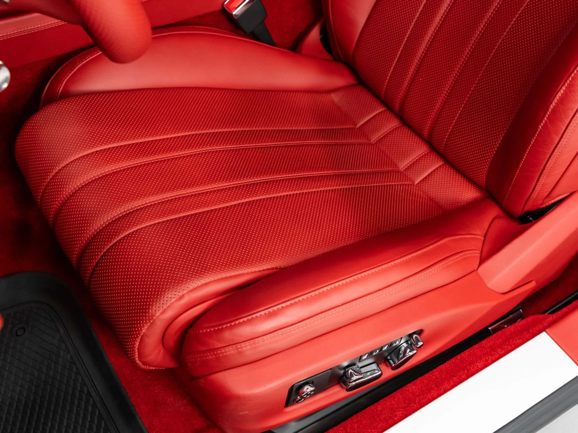 mph084_3243714116_bentley_continental_2020_30944d4d75