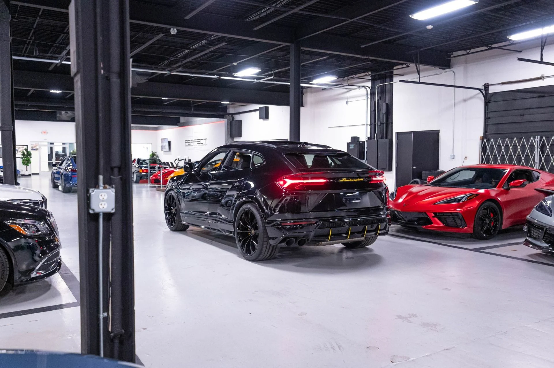 mph084_3300806482_Used_2019_Lamborghini_Urus_1786985122_022f6da784