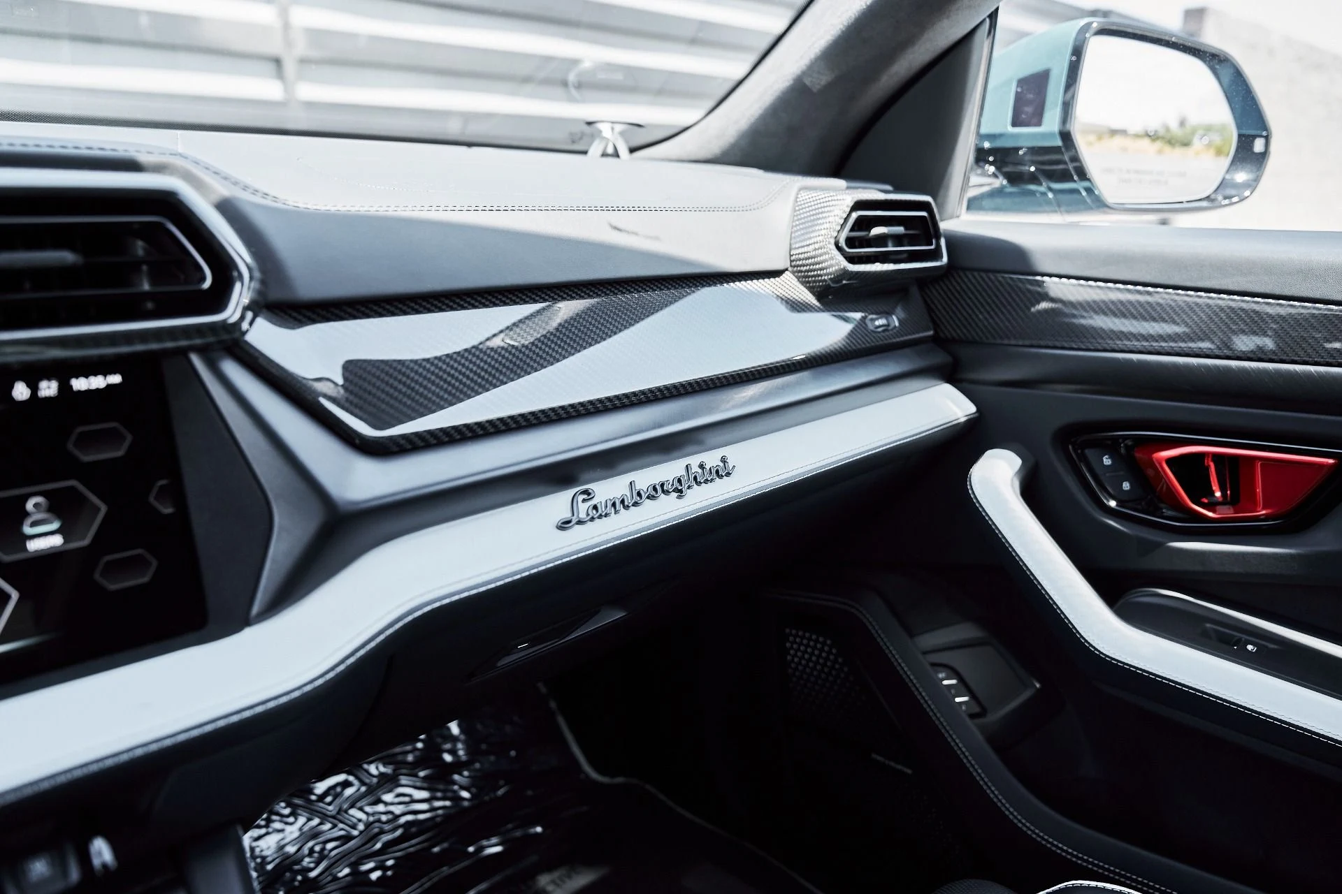 mph084_3324658248_Used_2025_Lamborghini_Urus_SE_1781314330_b7dc2f9e2b