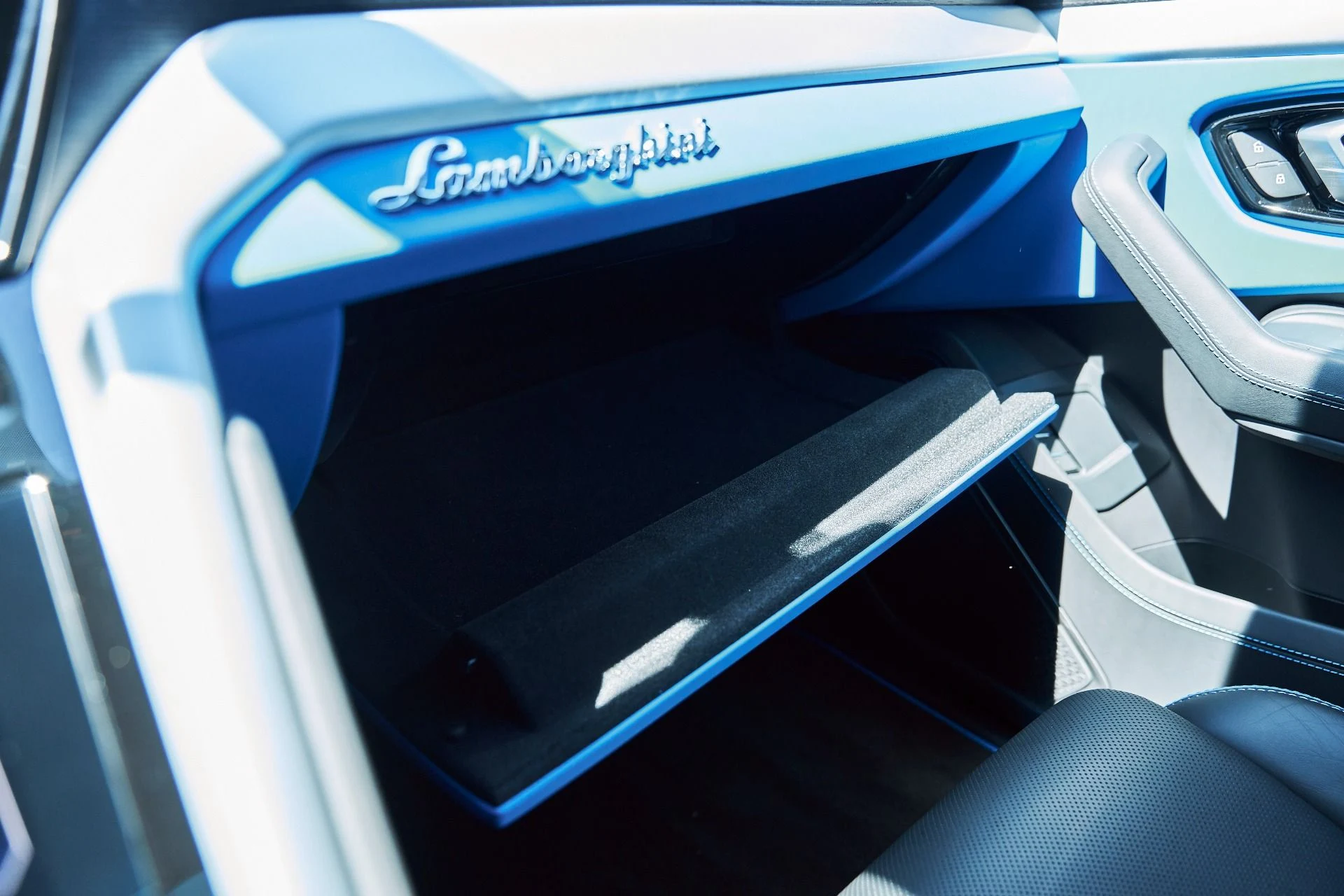 mph084_3650301388_Used_2024_Lamborghini_Urus_S_1775866821_eee9b4f399