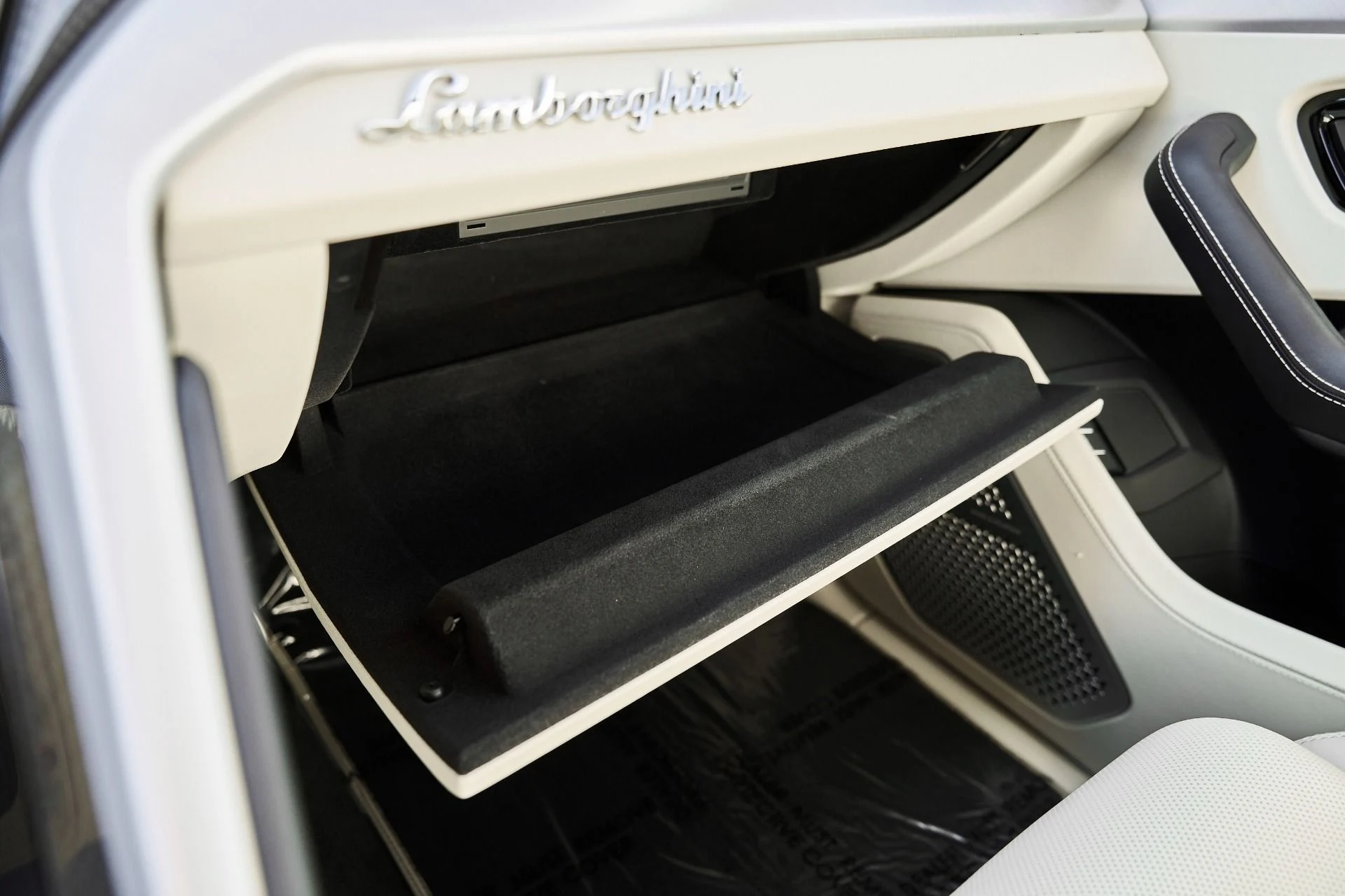 mph084_3853567737_Used_2021_Lamborghini_Urus_1772650755_9563ebc662