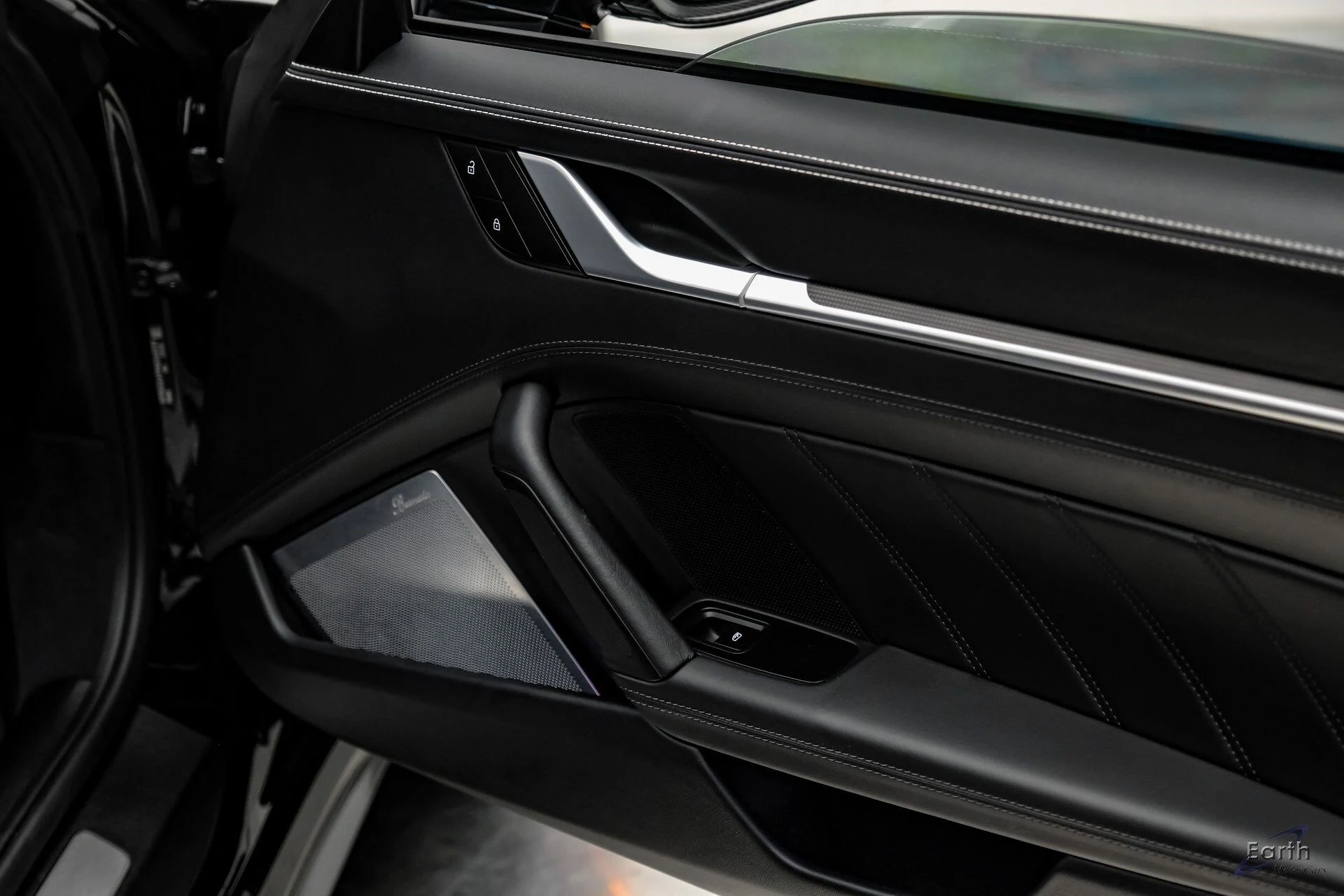 mph084_3917597674_dd94dcfe9ecc598f23a753cdda432073x_5de4d30727