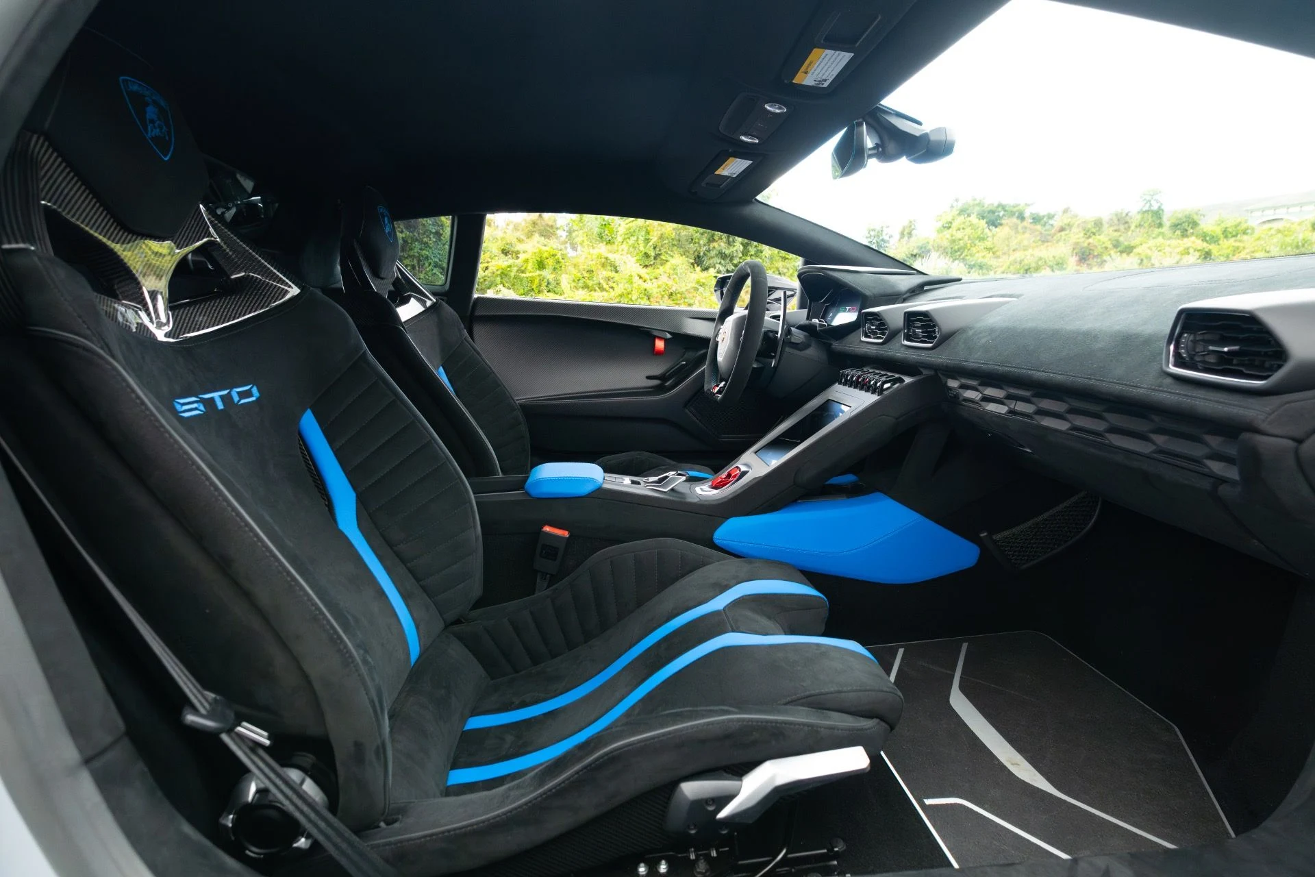 mph084_3934863372_Used_2023_Lamborghini_Huracan_STO_1770160431_56e6efa910