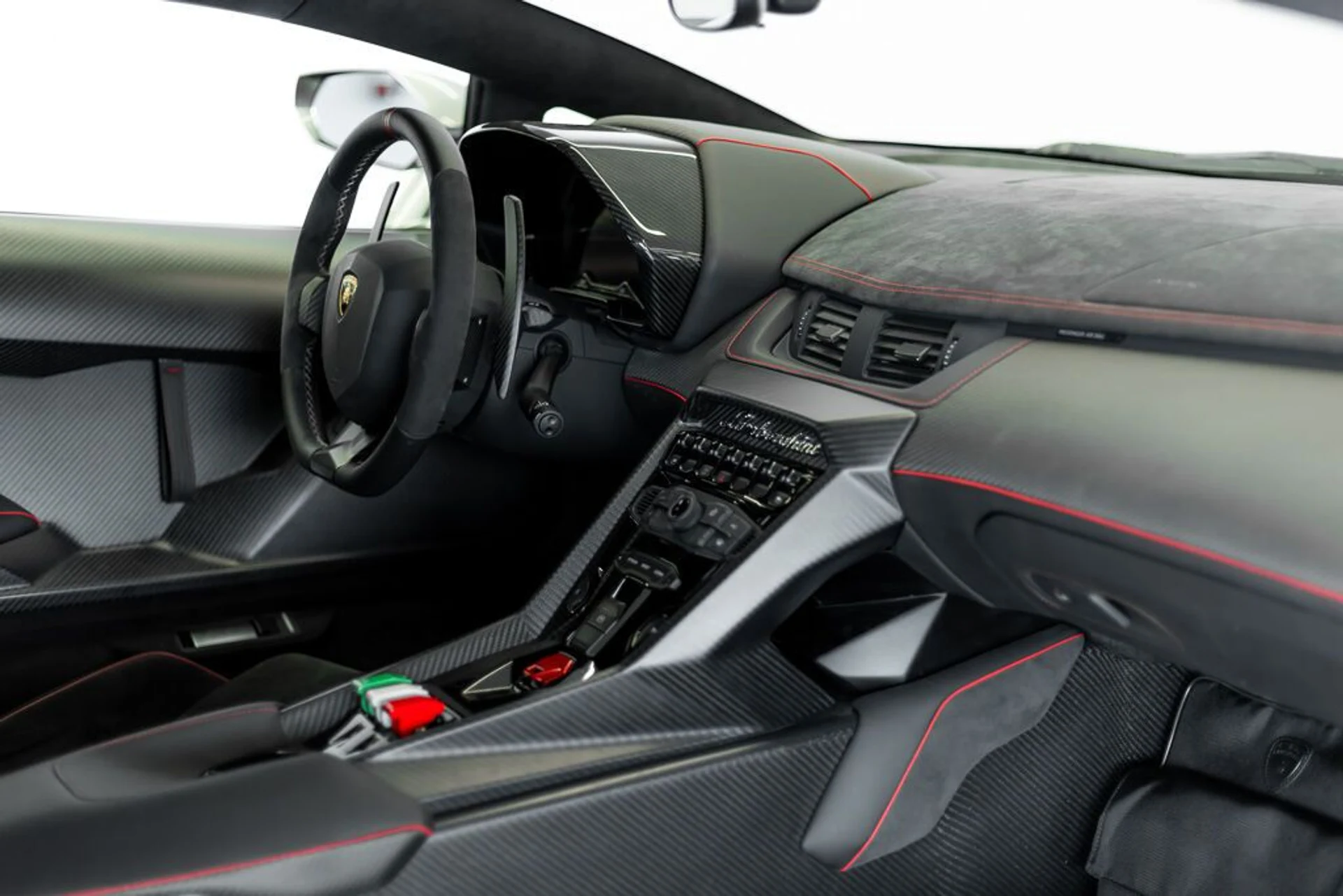 mph084_3949235690_lamborghini_veneno_2014_jpg_v_1779988126_fb4c8f0d43