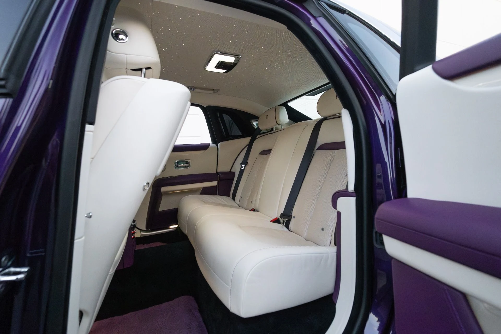 mph084_416644973_Used_2021_Rolls_Royce_Ghost_1762913749_83f0497cc6