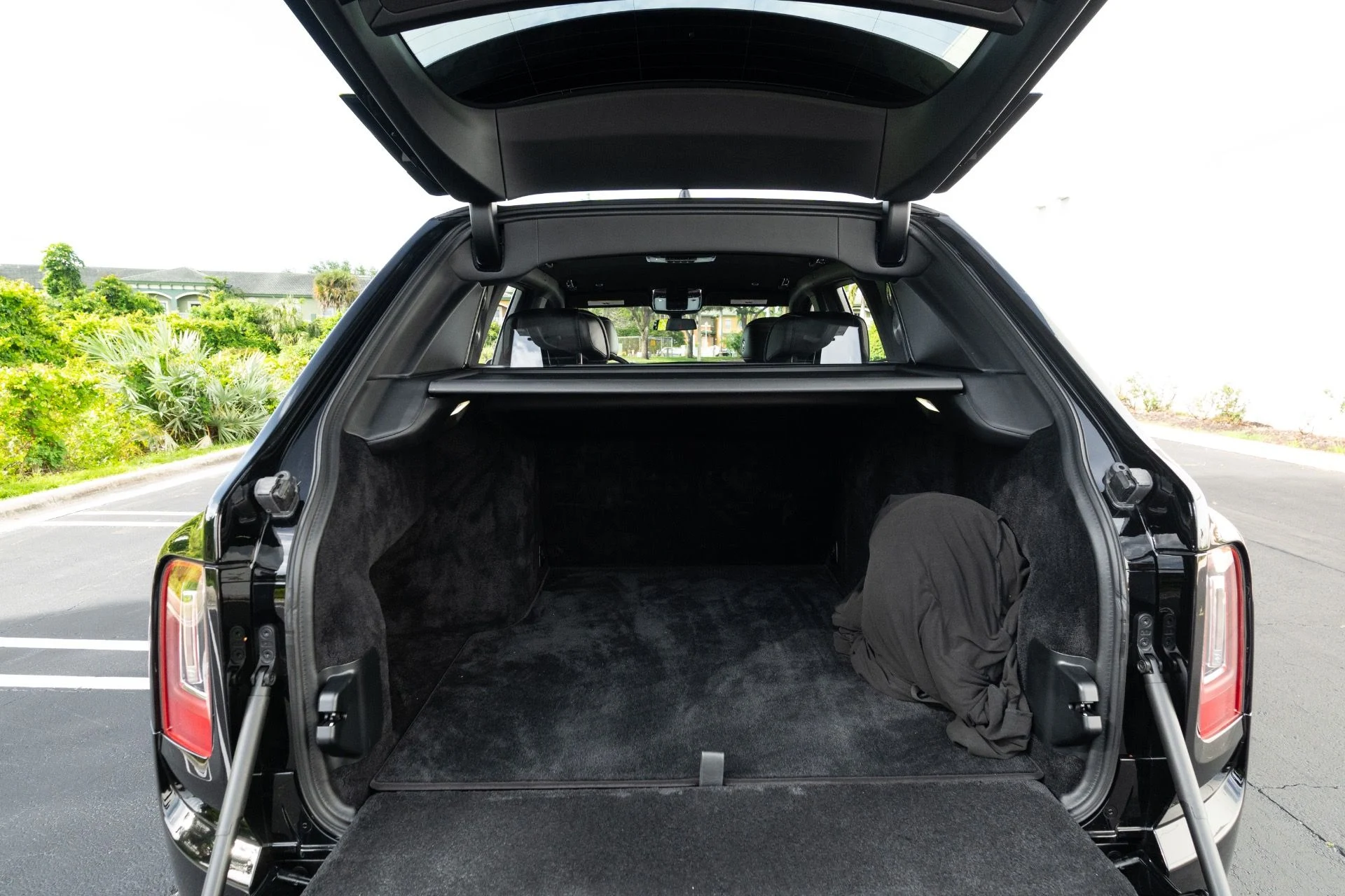 mph084_498497560_Used_2022_Rolls_Royce_Black_Badge_Cullinan_1776130970_76cde24674