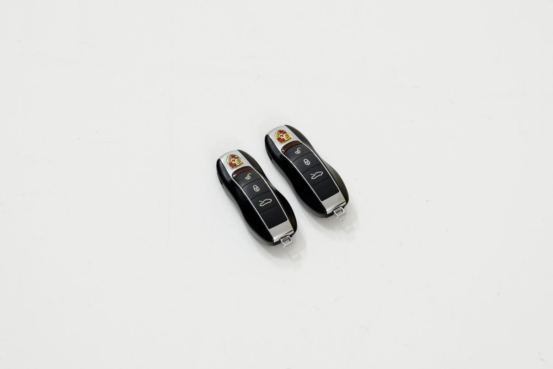 mph084_547167245_Used_2015_Porsche_918_Spyder_1789427653_074718ad87