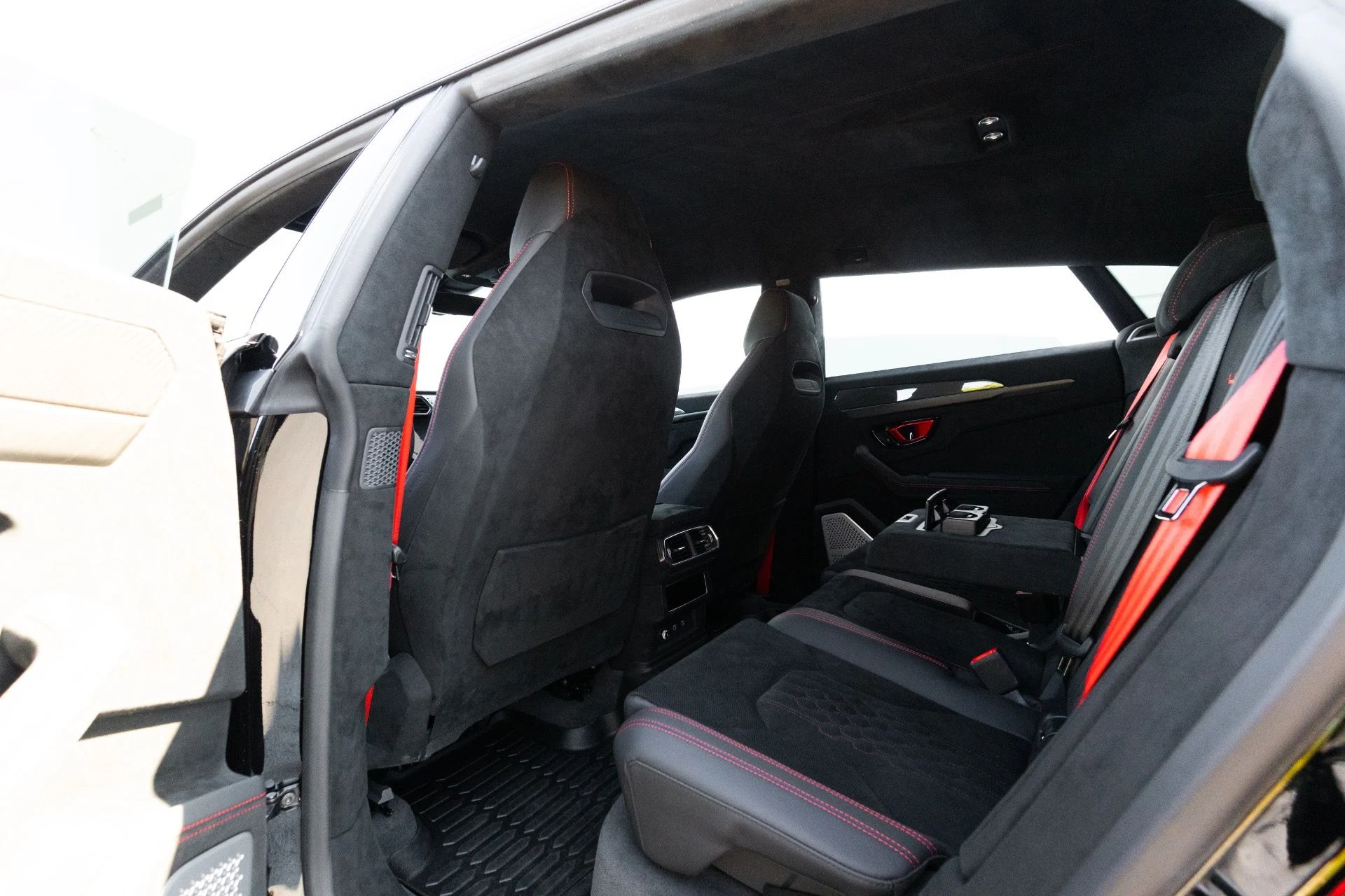 mph084_694025537_Used_2024_Lamborghini_Urus_Performante_1770940170_5feb6c2693