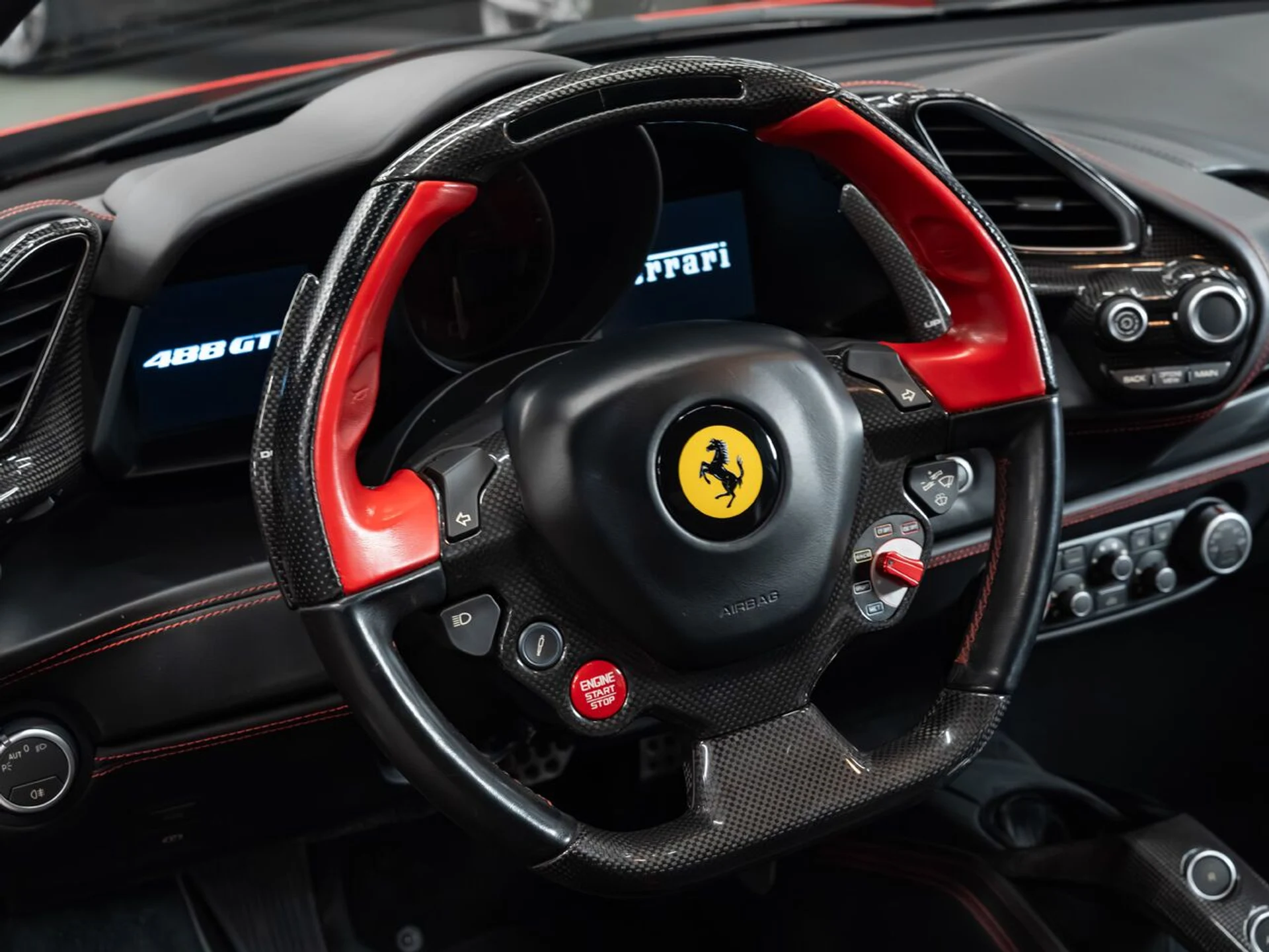 mph084_899719001_ferrari_488_gtb_2017_179e493395