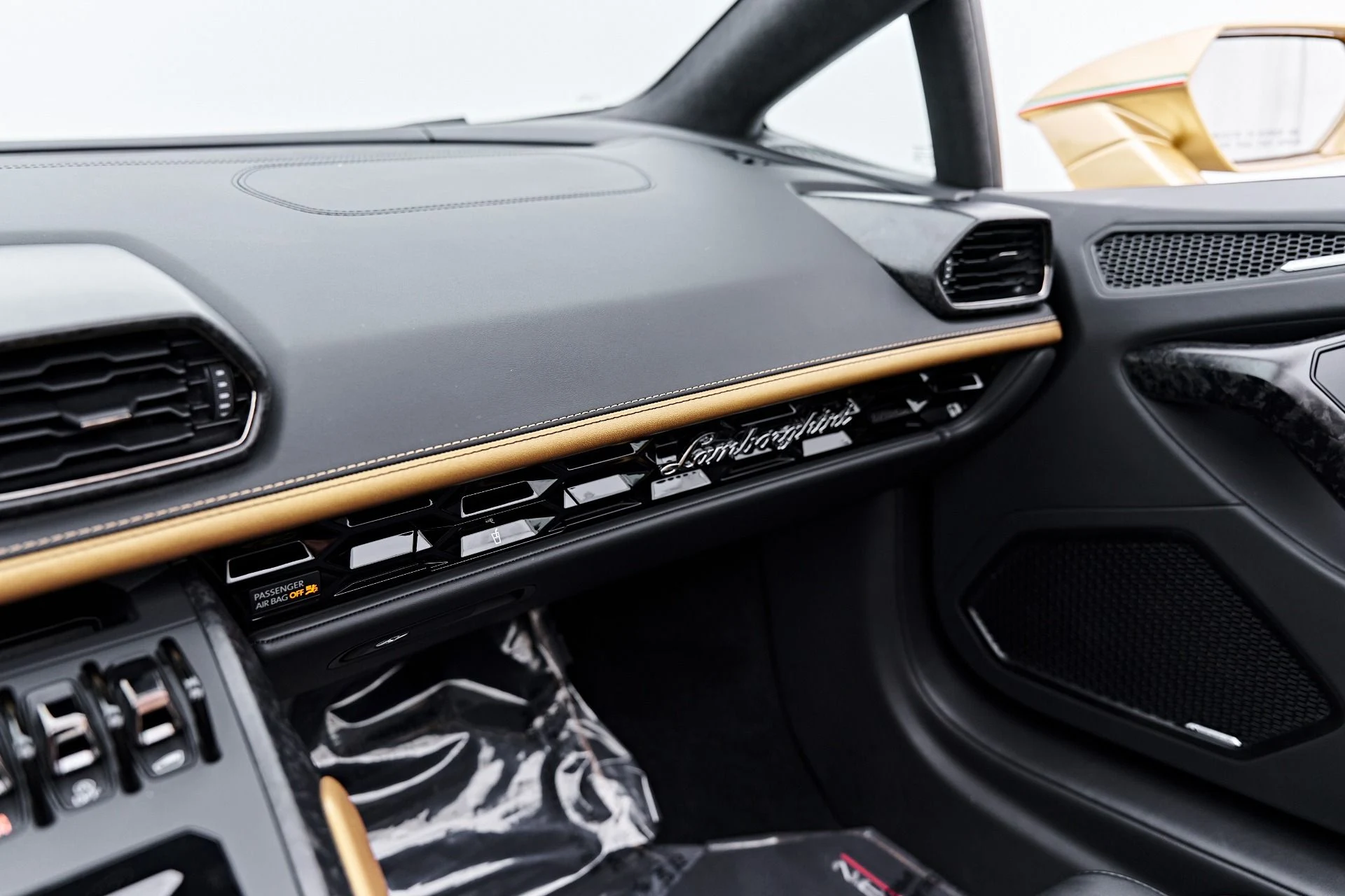mph085_1449225767_Used_2022_Lamborghini_Huracan_EVO_Base_1791316007_e02a7e218b