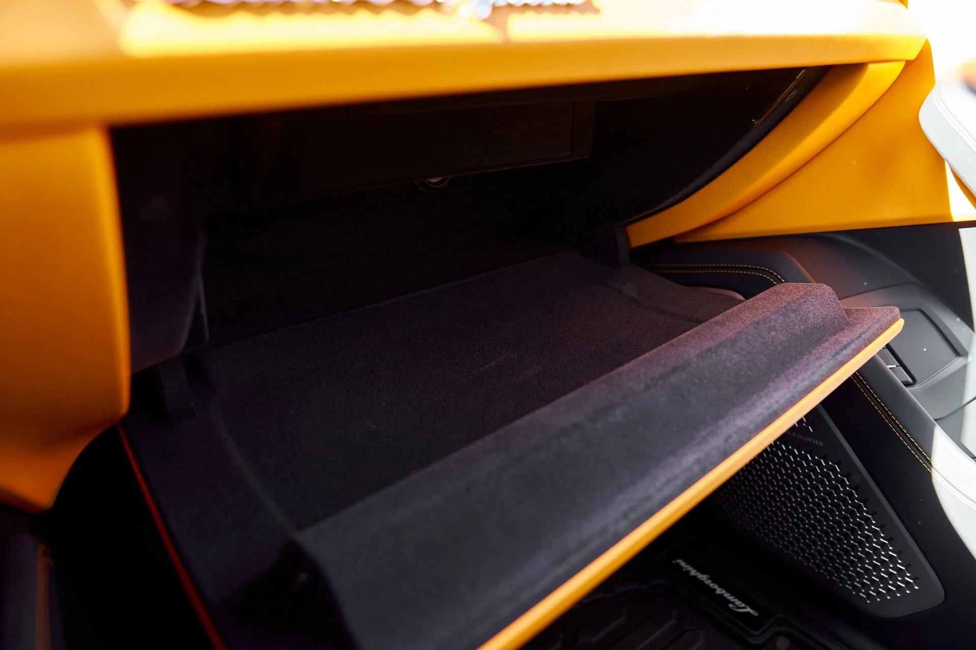 mph085_1528562063_Used_2024_Lamborghini_Urus_S_1768962018_abe765f22f