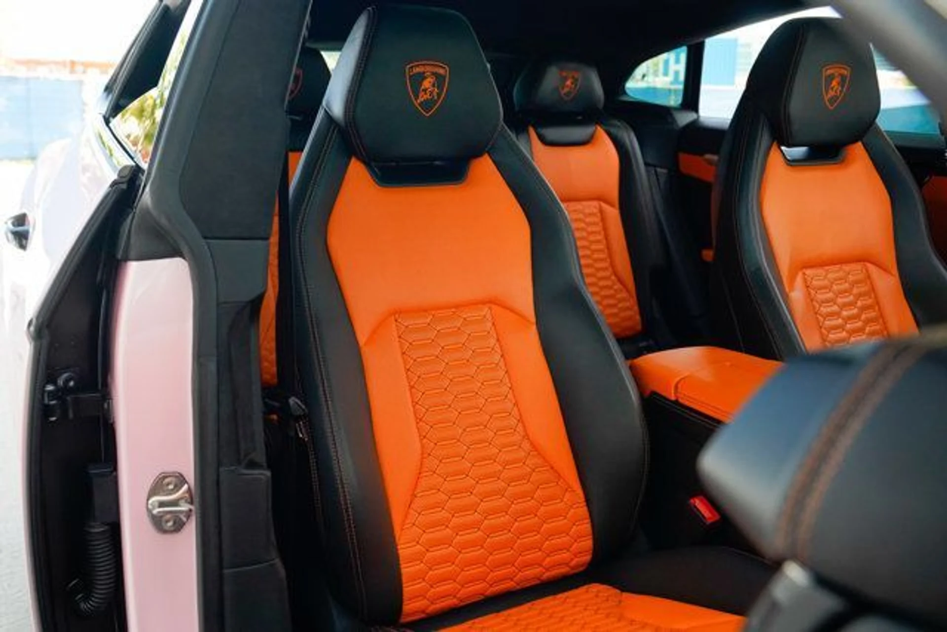 mph085_1631815895_used_2021_lamborghini_urus_awd_14354_22713615_86_640_14ec363f29