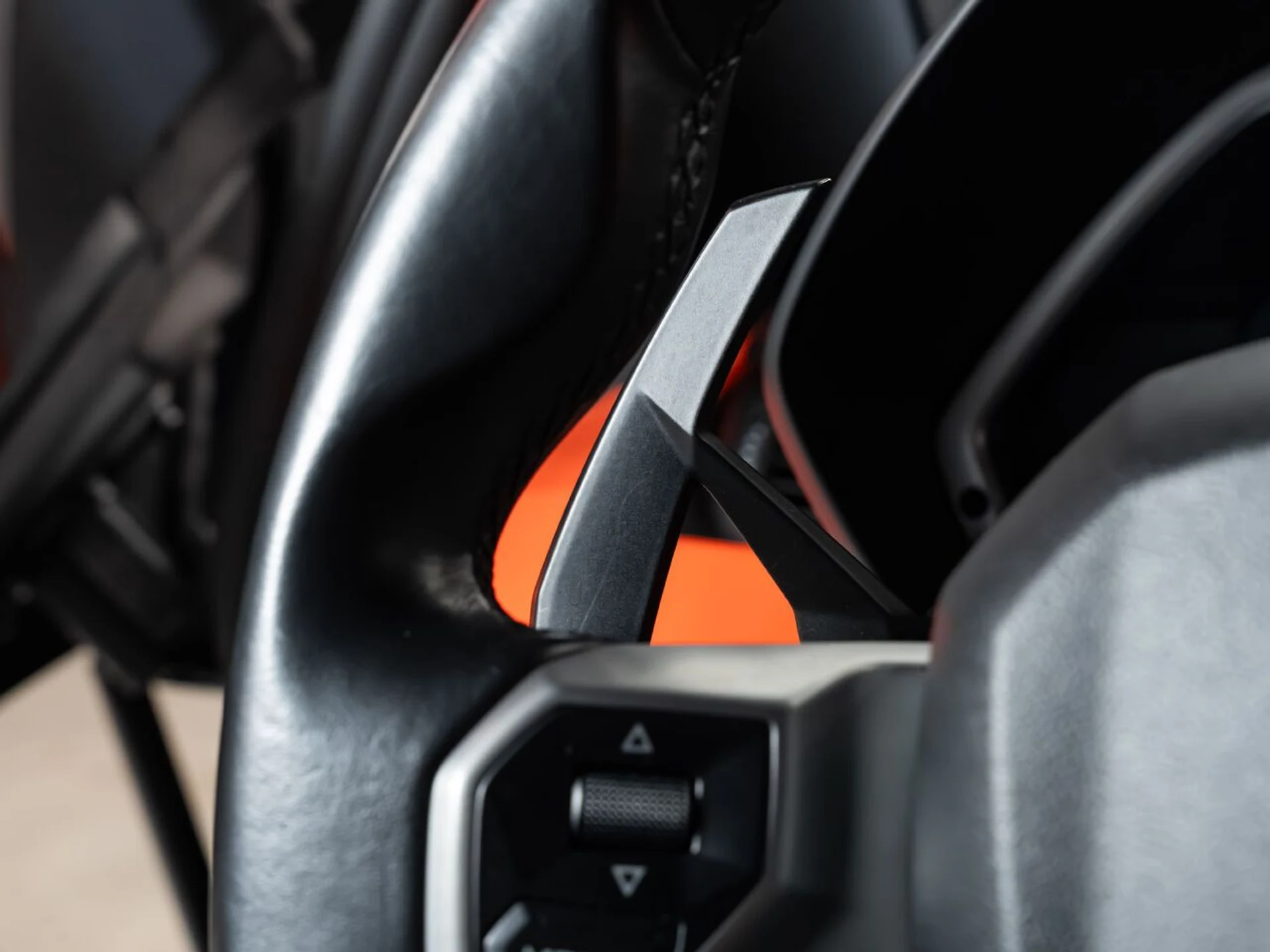 mph085_1638898246_lamborghini_aventador_2015_cbe53bd4f8