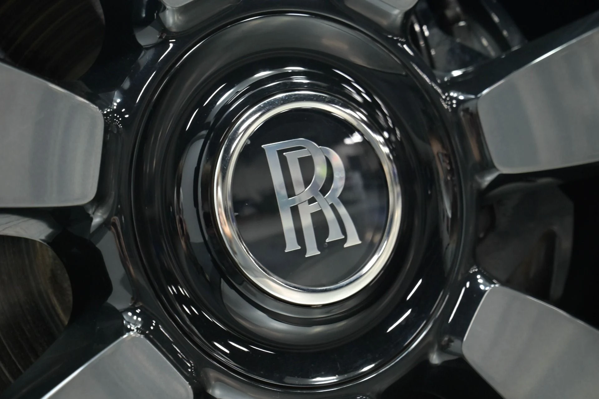 mph085_1666726198_Used_2023_Rolls_Royce_Cullinan_1782858223_3791b548bc