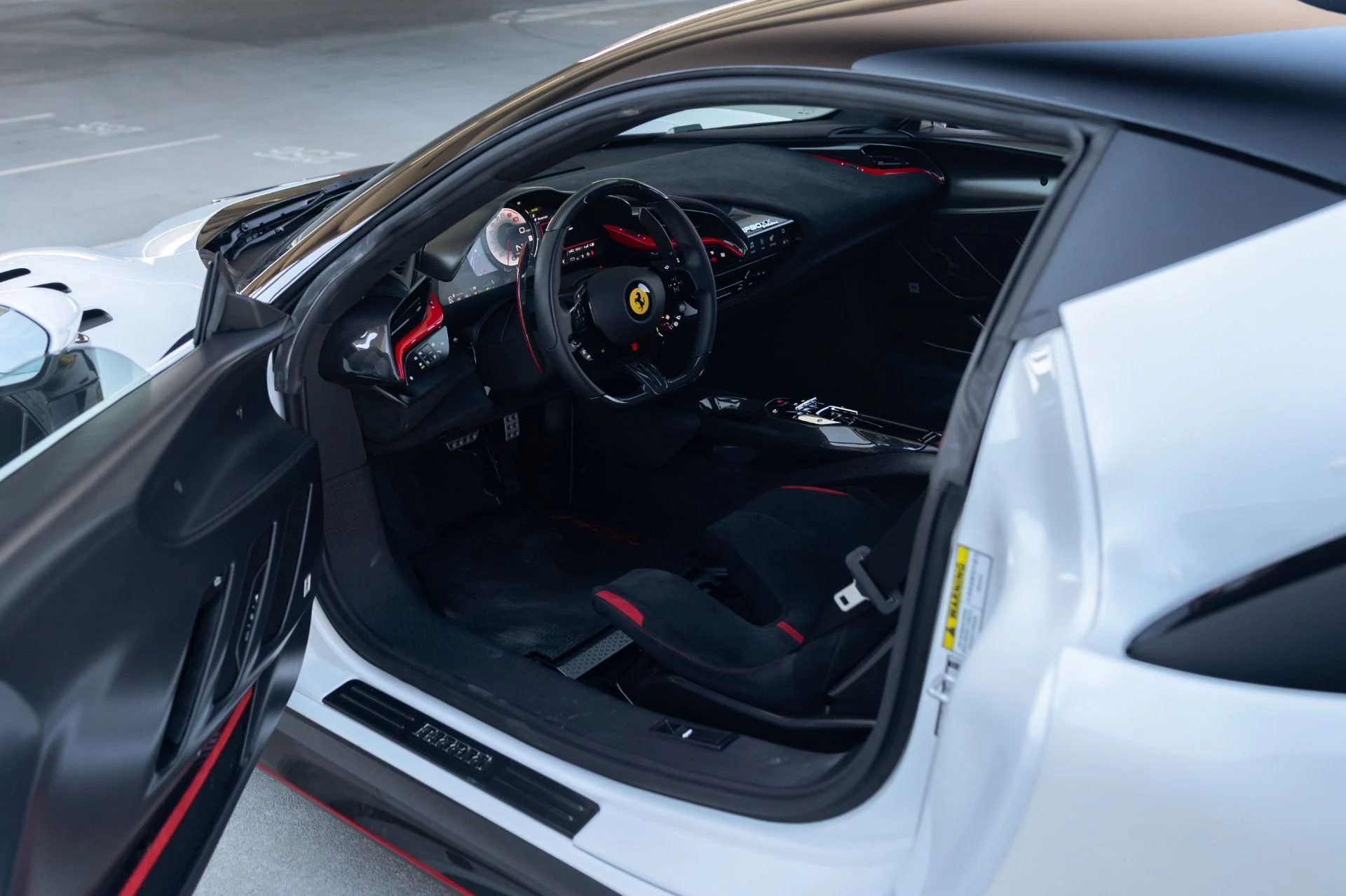 mph085_16684505_Used_2025_Ferrari_SF_90_XX_Stradale_1791844295_acfdd08c0a
