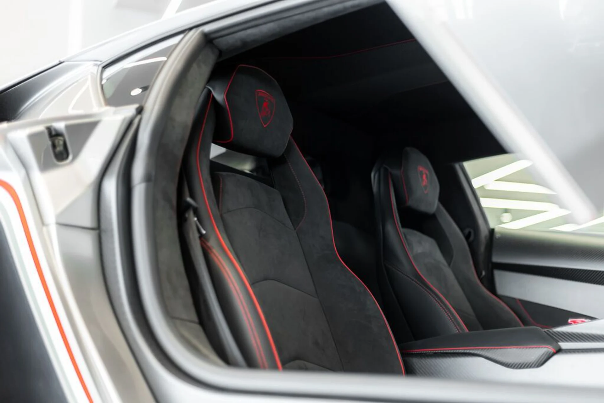 mph085_1740876886_lamborghini_veneno_2014_jpg_v_1779988126_88cd3741ae