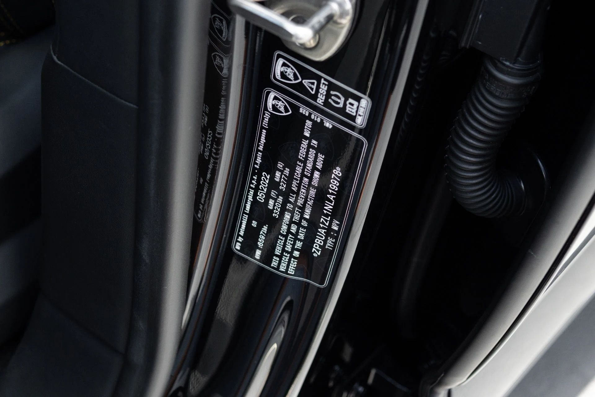 mph085_1755396122_Used_2022_Lamborghini_Urus_1776127481_241adcbfa2