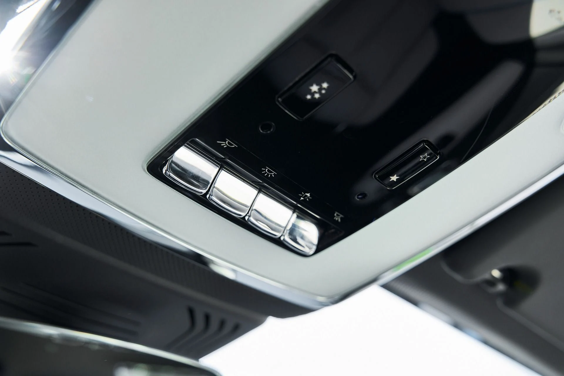 mph085_1986373636_Used_2025_Rolls_Royce_Ghost_Black_Badge_1769049624_6b495a1cab