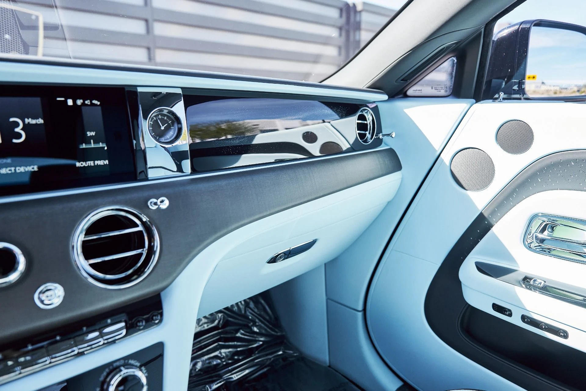 mph085_2041811363_Used_2025_Rolls_Royce_Spectre_Base_1773452620_4cdfdd0410