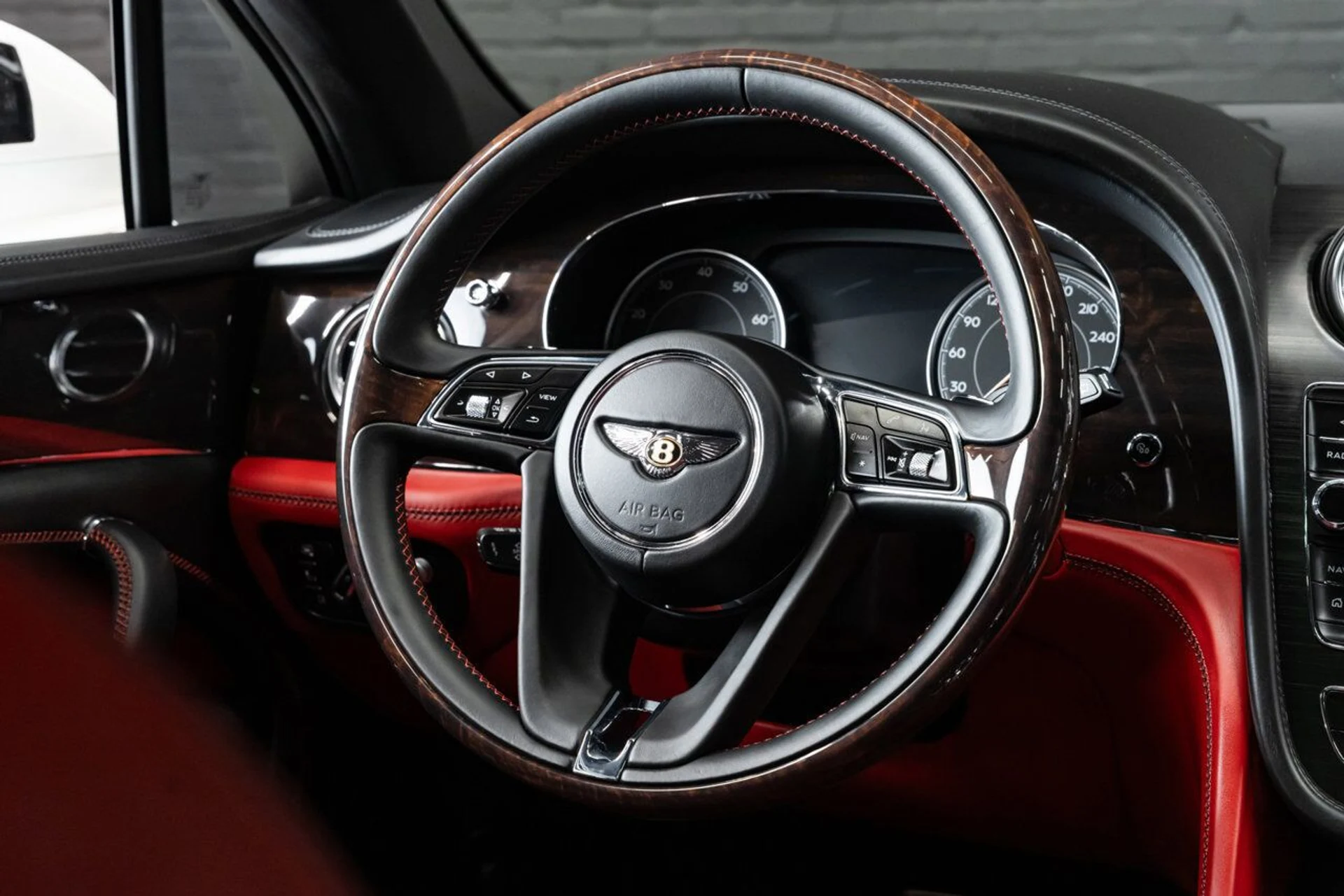 mph085_2060382433_bentley_bentayga_2019_f9d2d05251