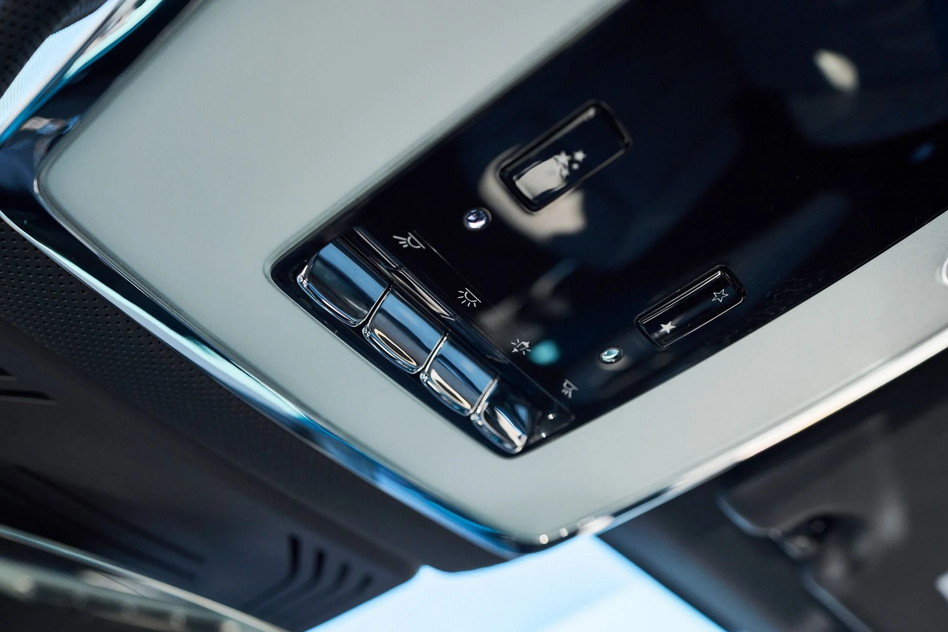 mph085_2115977243_Used_2025_Rolls_Royce_Ghost_Base_1765592331_2fda1ec1ed